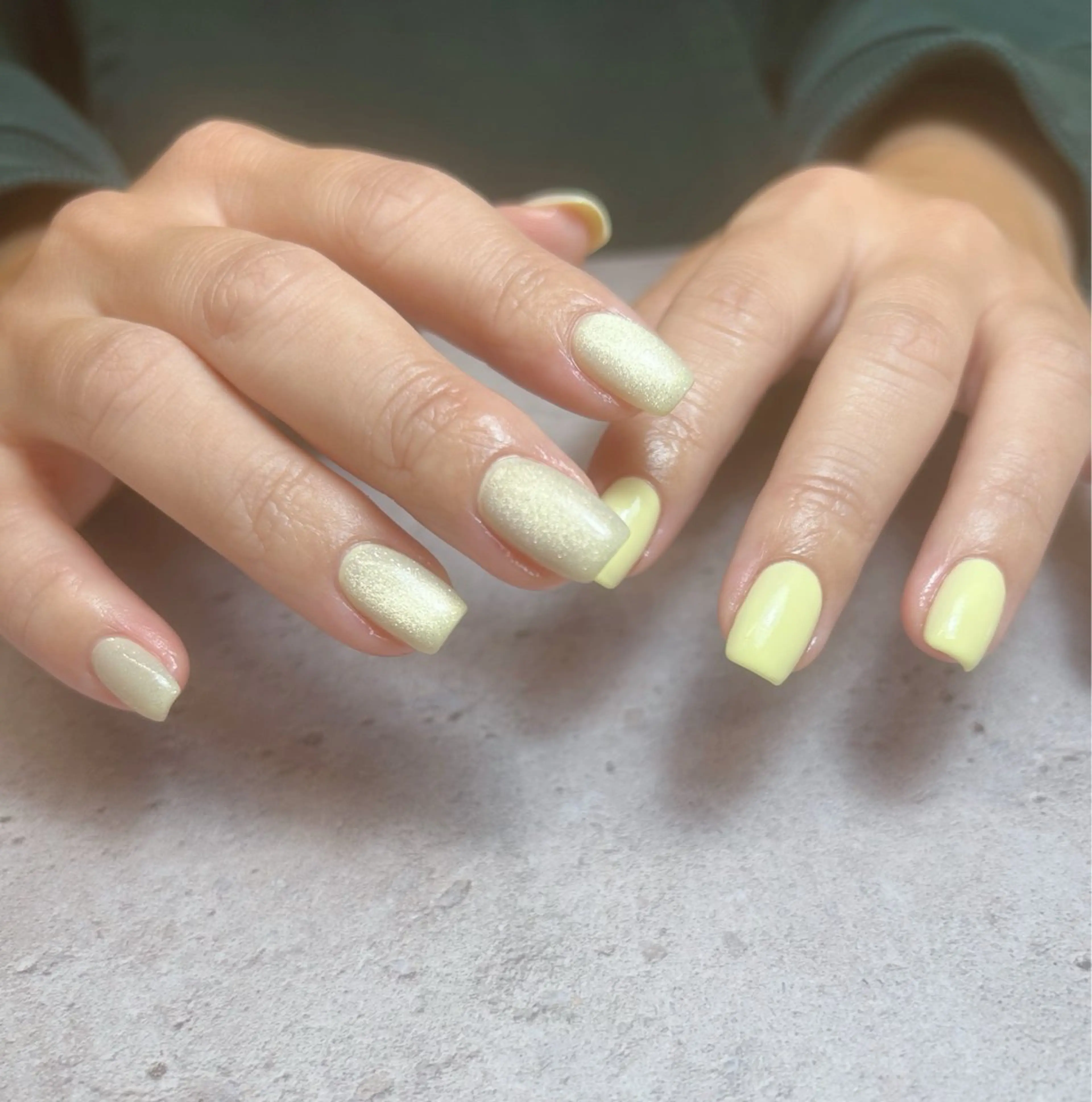 ネイル パステルネイル 黄色 ハンドネイル 透灯 TOUTOU所属・透灯 TOUTOU 🪄のネイルデザイン