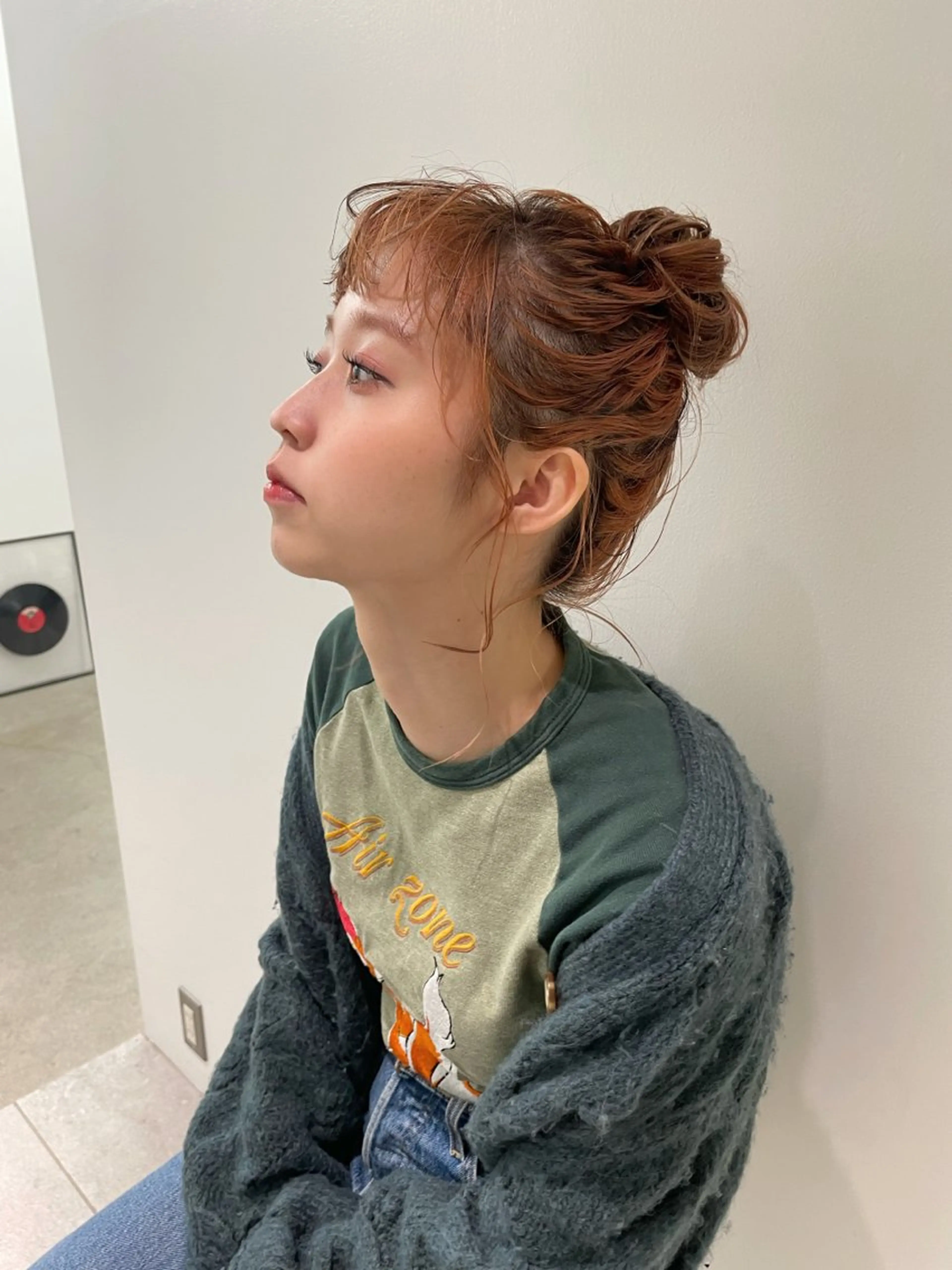 セミロング ヘアアレンジ お団子ヘア レイヤーパーマ、ボブ 小須田ゆあのヘアスタイル