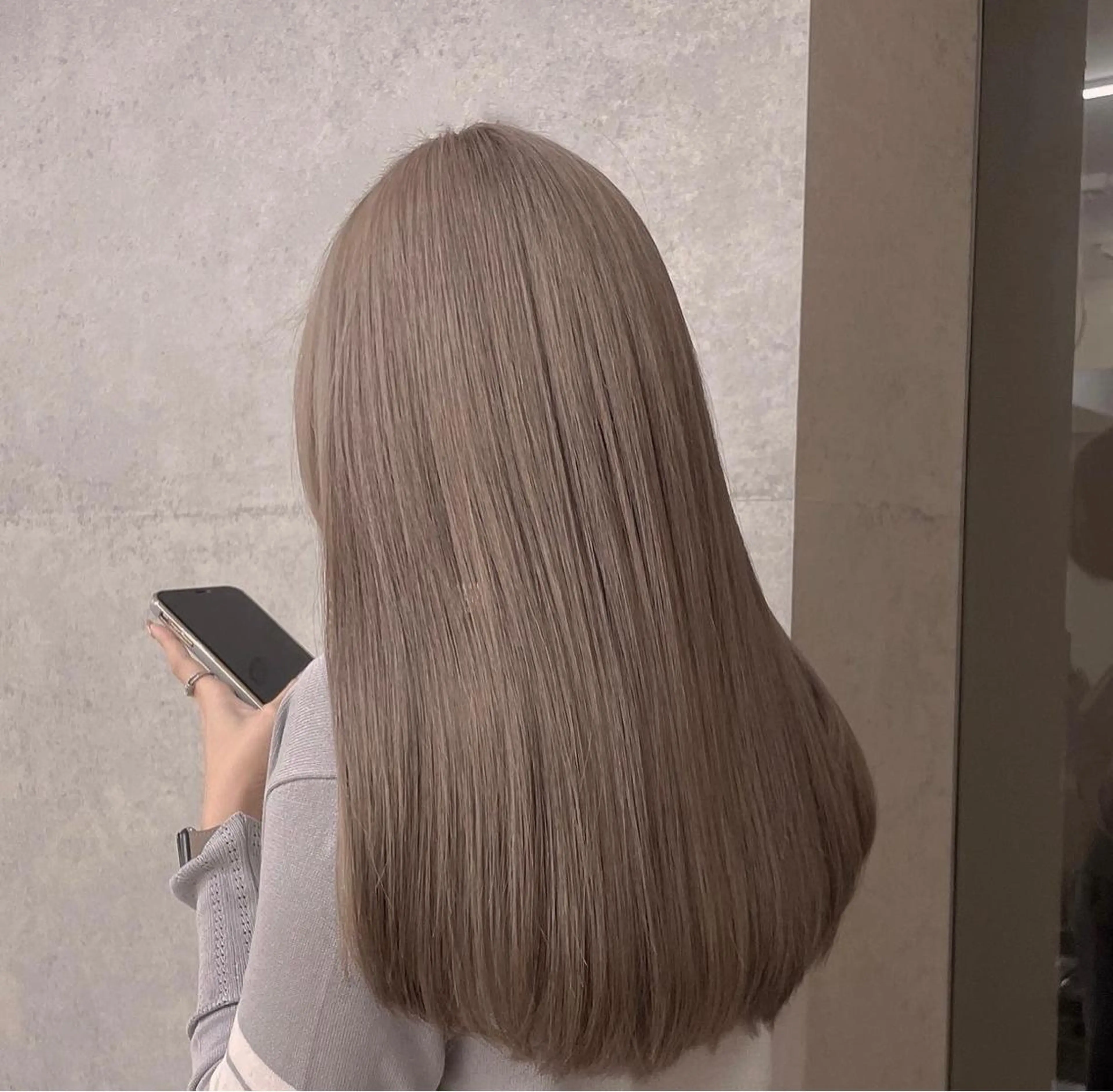 セミロング カラー ヘアカラー トリートメント THESALONS所属・🤍ブリーチカラー /寄田龍樹🤍のヘアスタイル