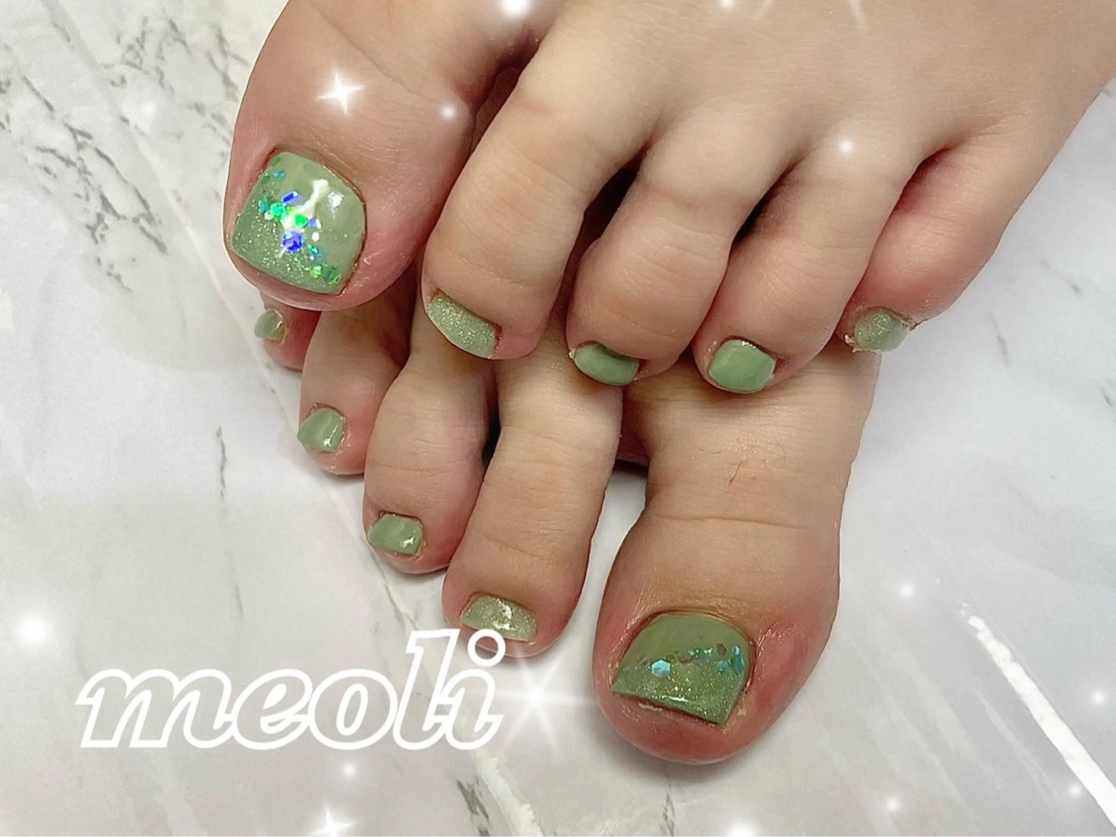 ネイル グリーン キラキラネイル ラメ(グリッター) ワンカラーネイル シンプルネイル ハンドネイル nail salon meoli アヤのネイルデザイン