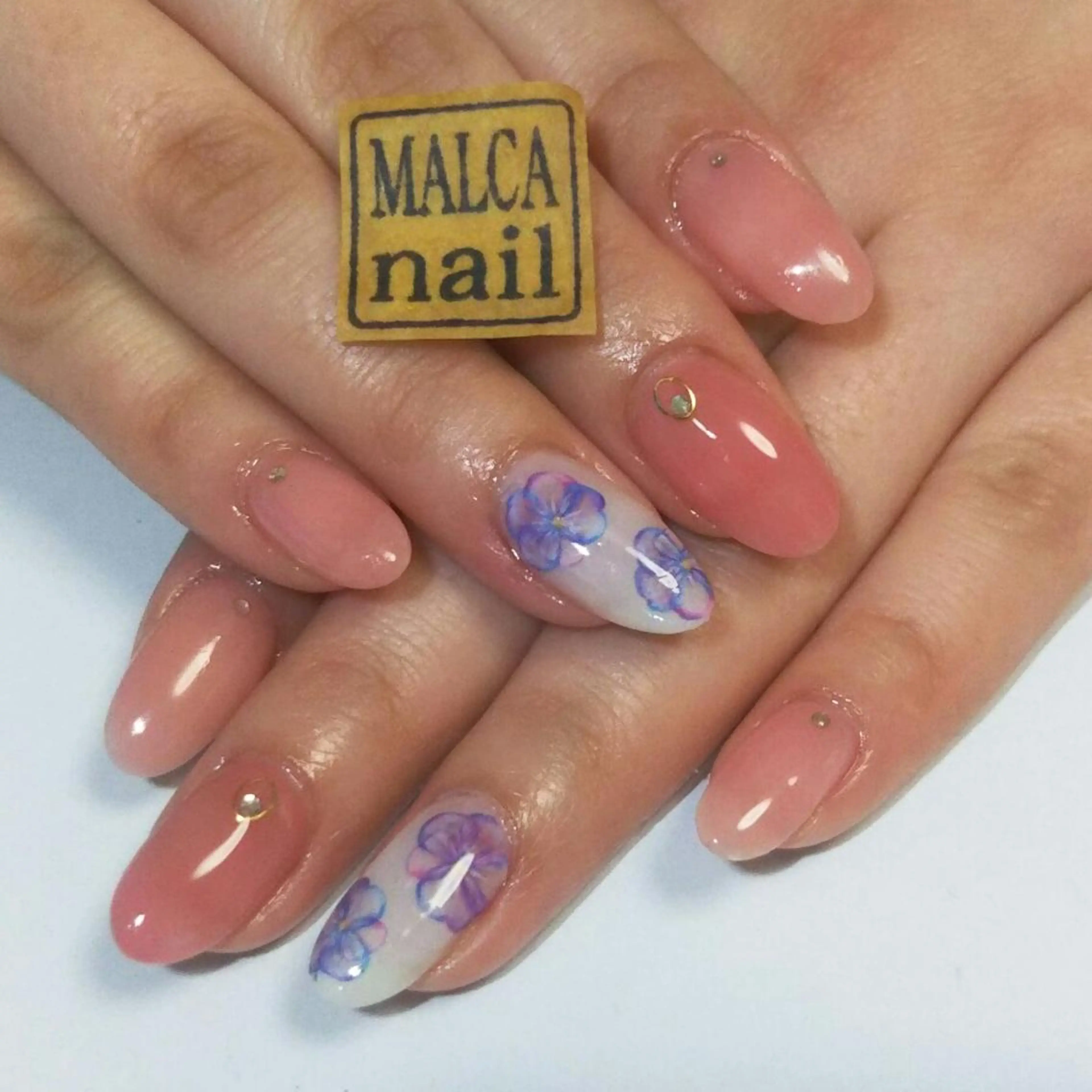 セミロング ヘアアレンジ パーマ ネイル キッズ MALCAnail(マルカネイル)所属・荒木 莉奈のネイルデザイン