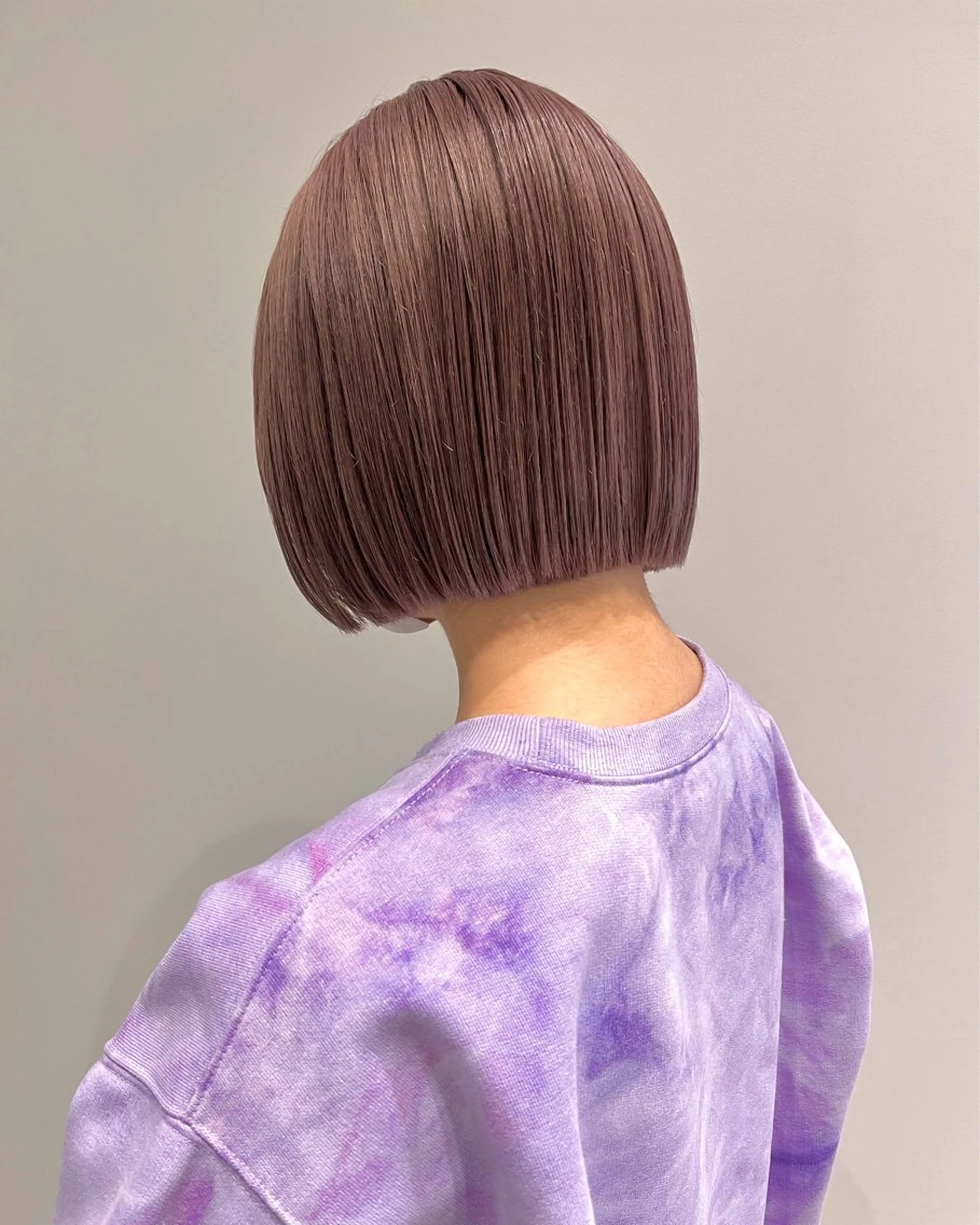 ミディアム カラー グレージュ ラベンダーカラー ラベンダーグレージュ ラベンダーグレー ボブ iLi所属・iLi 《イリ》のヘアスタイル