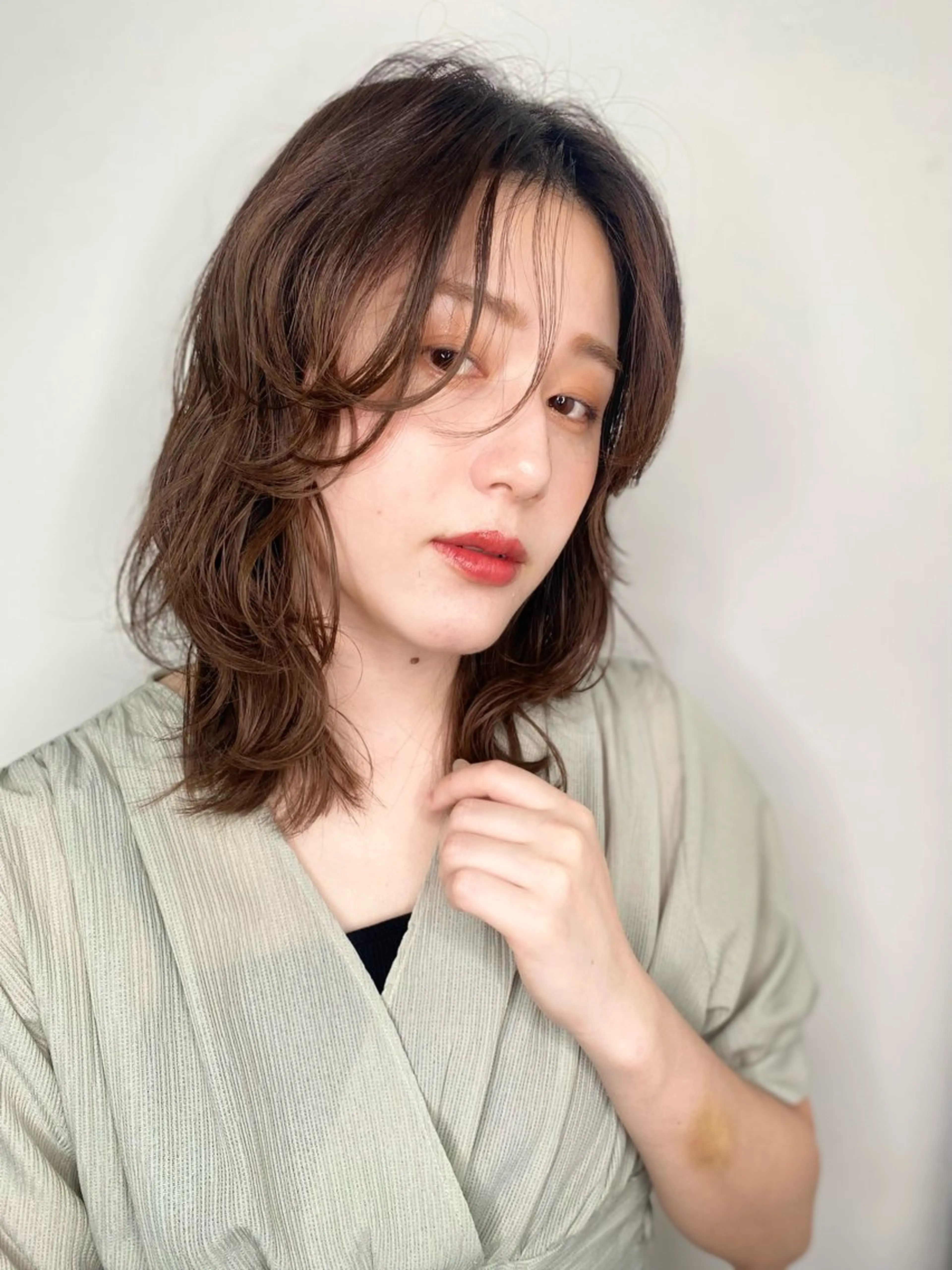 ミディアム パーマ ミディアムパーマ ウルフカット 小顔カット得意🌟 岩渕麻由のヘアスタイル