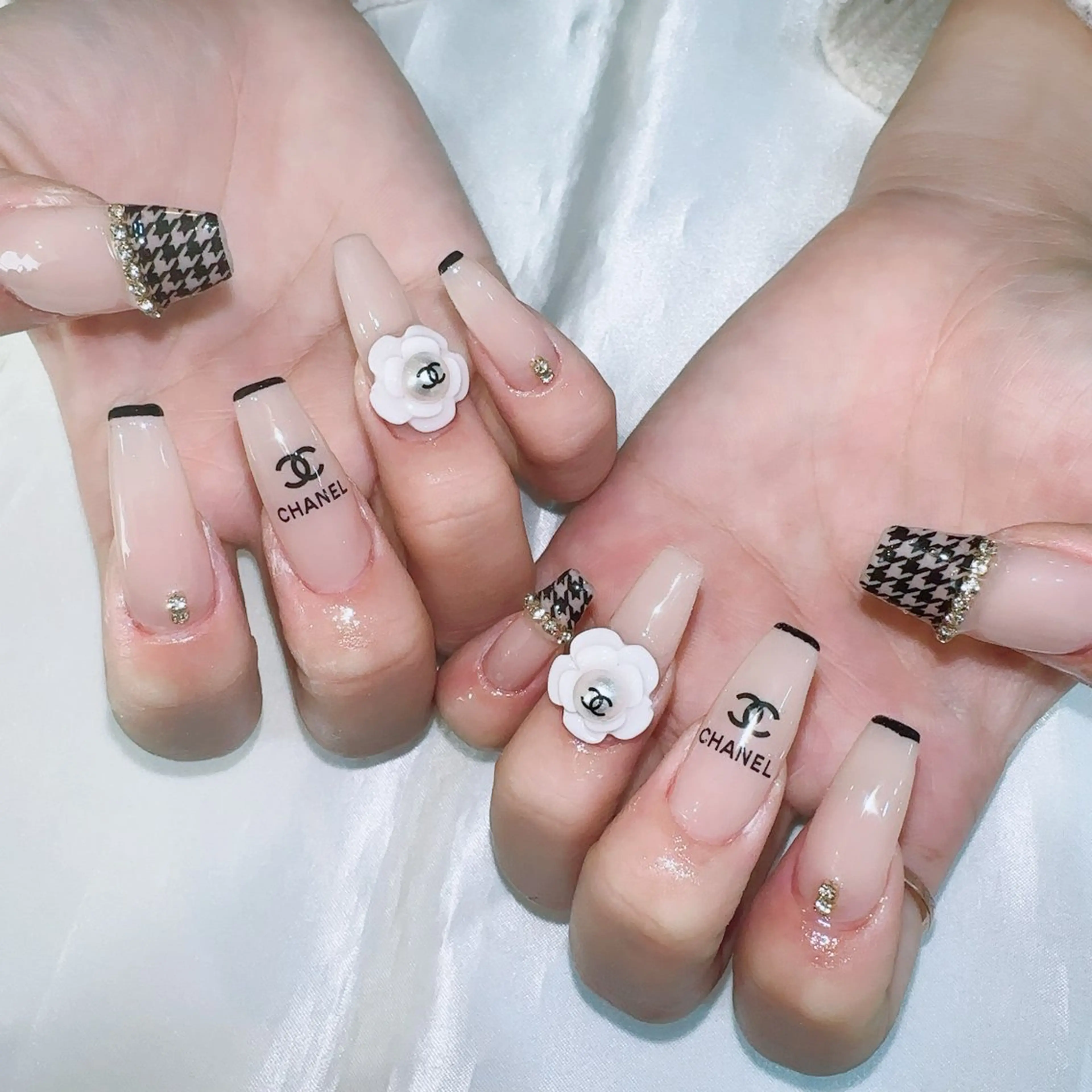 セミロング 韓国風ヘア ハンドネイル HanaAoyama所属・HanaAoyama RINAのネイルデザイン