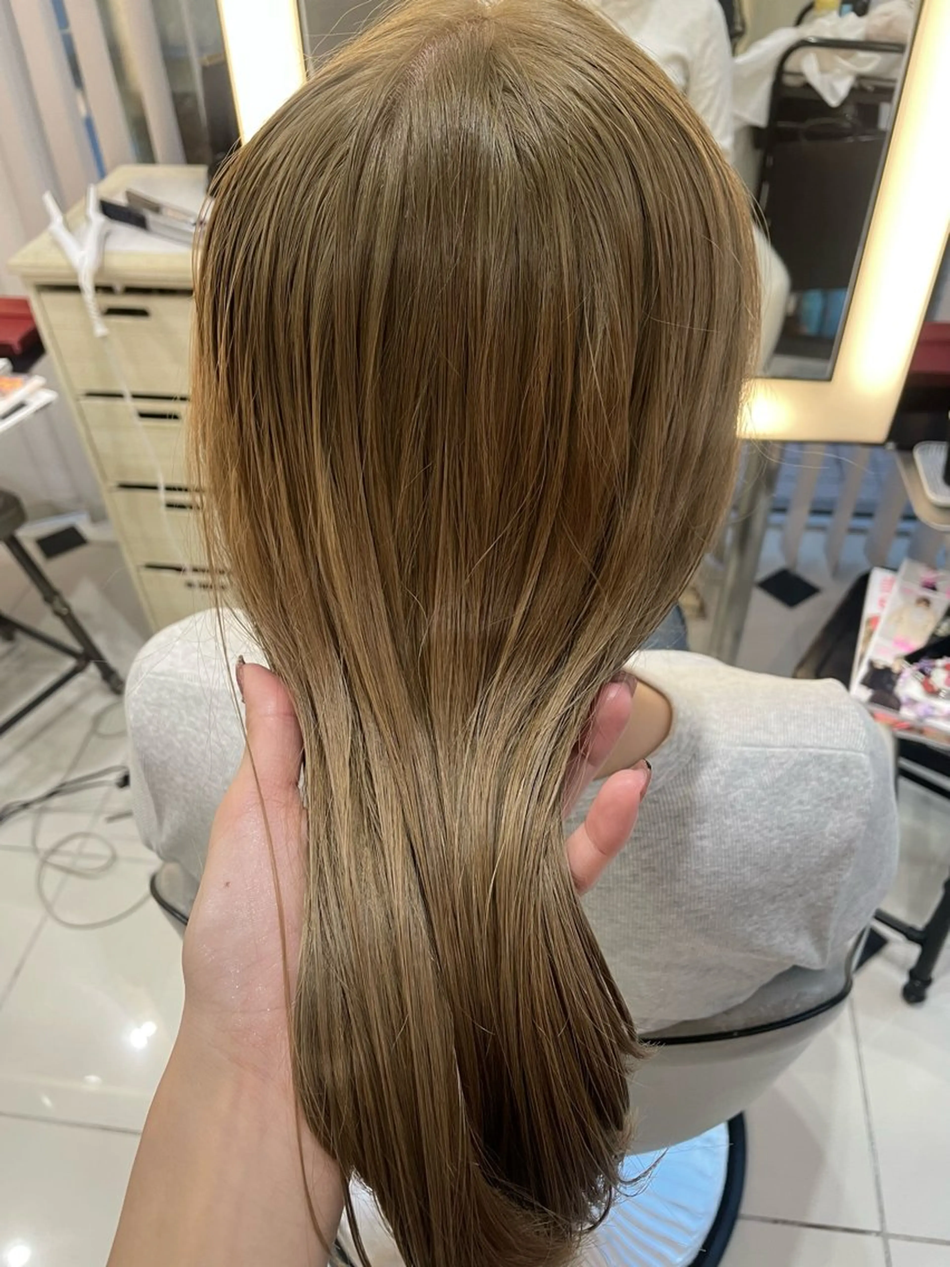 ミディアム カラー ベージュカラー 透明感カラー ミルクティーベージュ HEARTS鹿児島所属・草ノ瀬 梨那のヘアスタイル