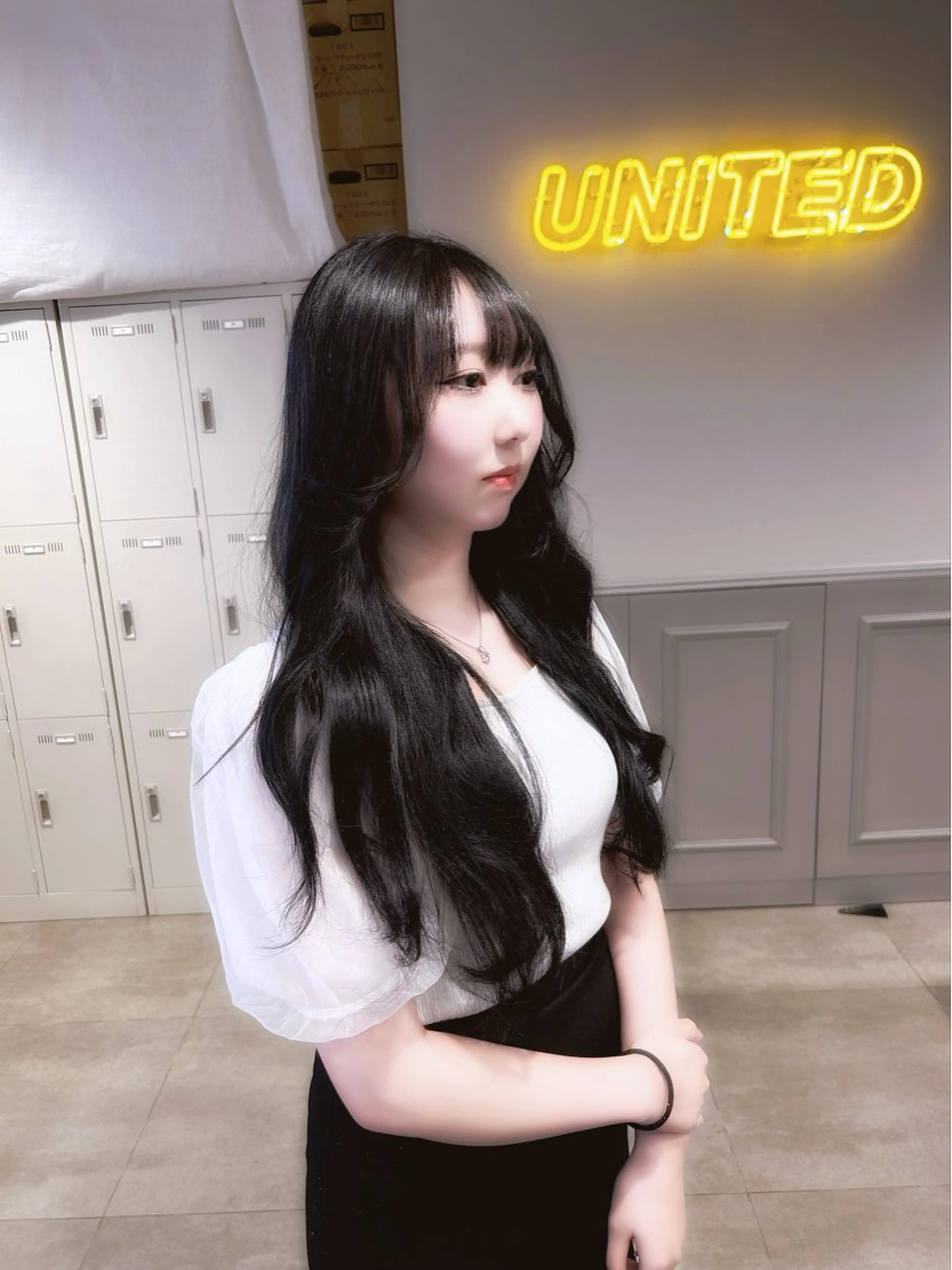 ロング カラー カット ヘアカラー トリートメント ヘッドスパ 韓国ヘア暗髪 ダブルカラーメンズ可のヘアスタイル