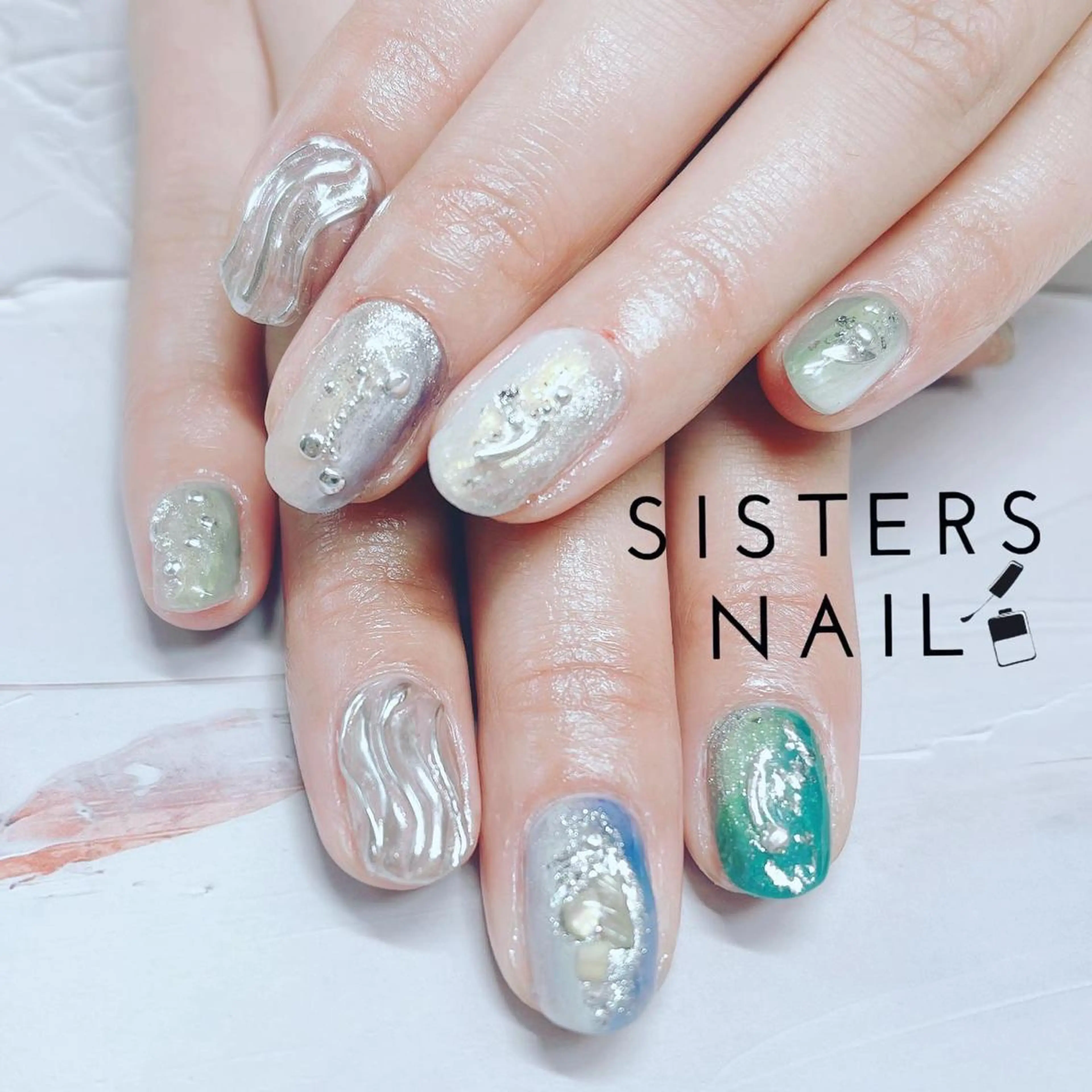 ネイル アートネイル グリーン キラキラネイル ラメ(グリッター) ミラーネイル sisters nail.fのネイルデザイン