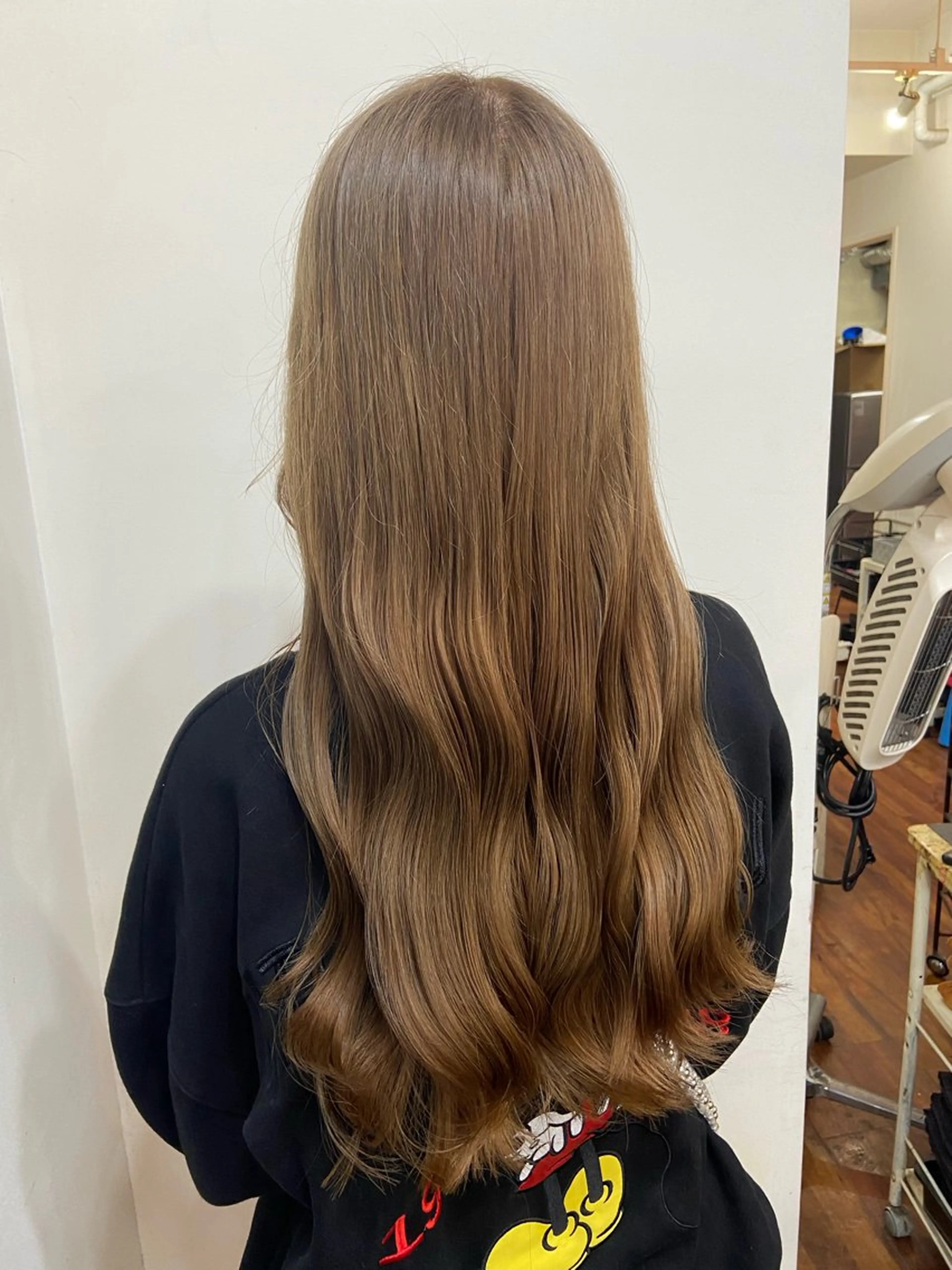 ロング カラー ベージュカラー ブリーチ ブラウンカラー ケアブリーチ ブリーチなしカラー カット ヘアカラー トリートメント 伏見稲荷/髪質改善/ ブリーチ/西川奈穂のヘアスタイル
