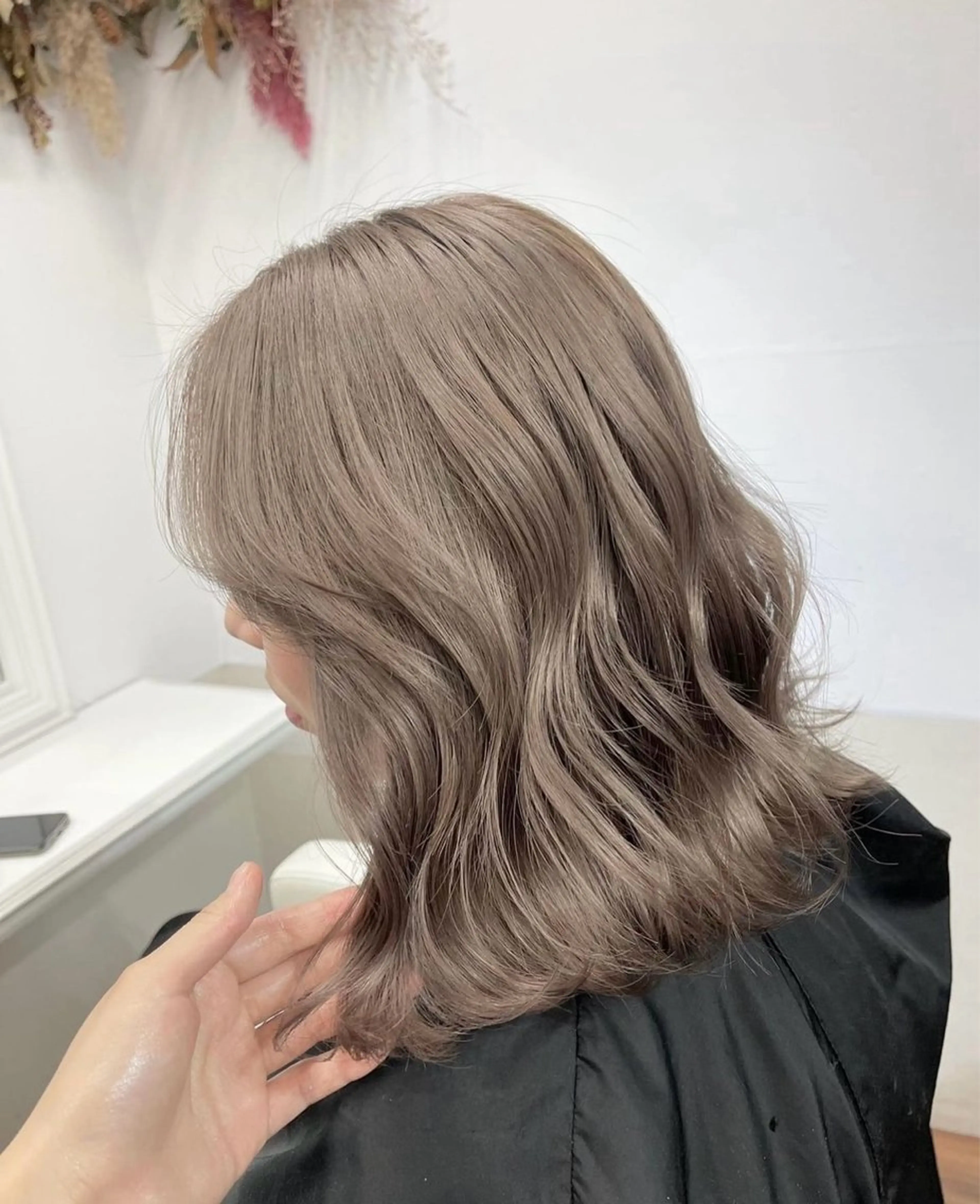 セミロング カラー ヘアアレンジ ベージュカラー ミルクティーベージュ TOKI mahoのヘアスタイル