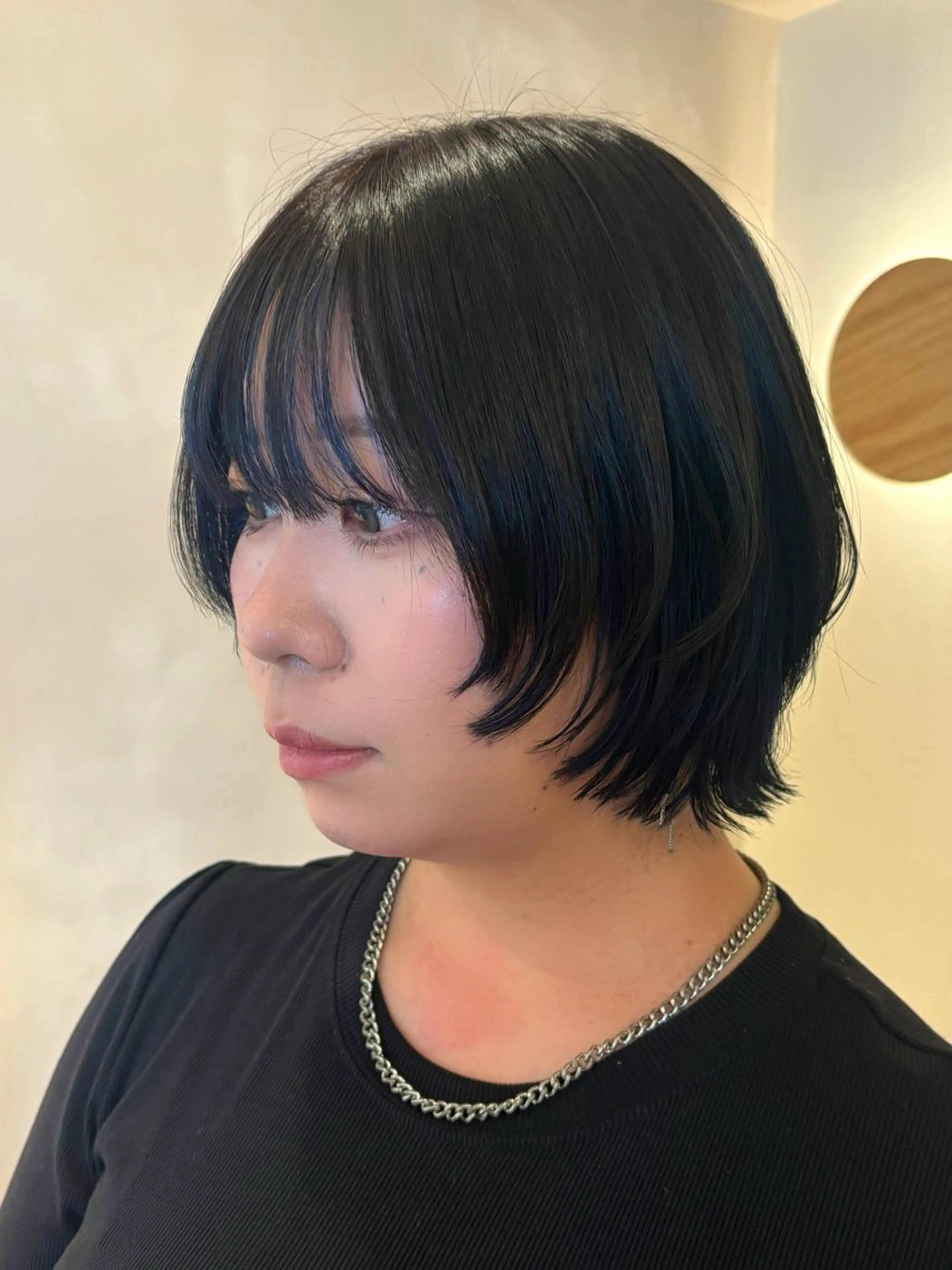 ショート カラー 黒髪 インナーカラー レイヤーカット ショートヘア ウルフカット カット ヘアカラー シンバヒナノ/パーマ レイヤーカット/ボブのヘアスタイル
