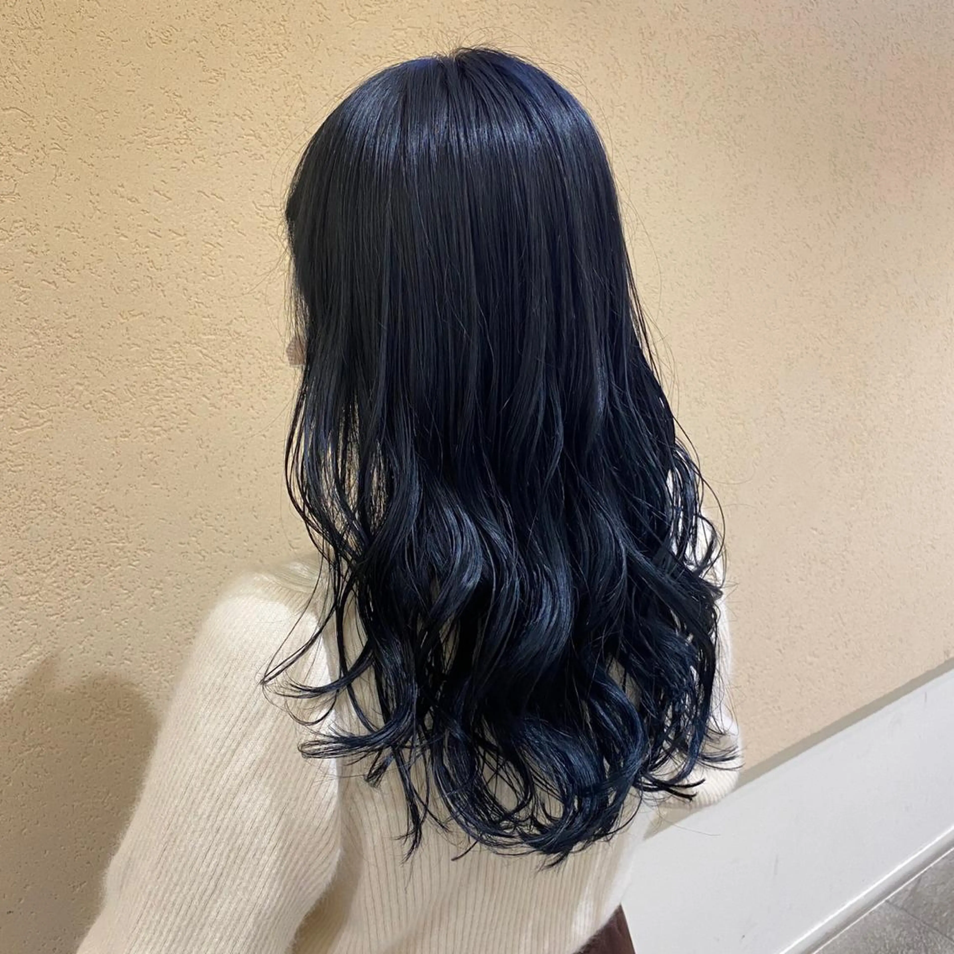 ミディアム 新宿スペインカール ヨモギダのヘアスタイル