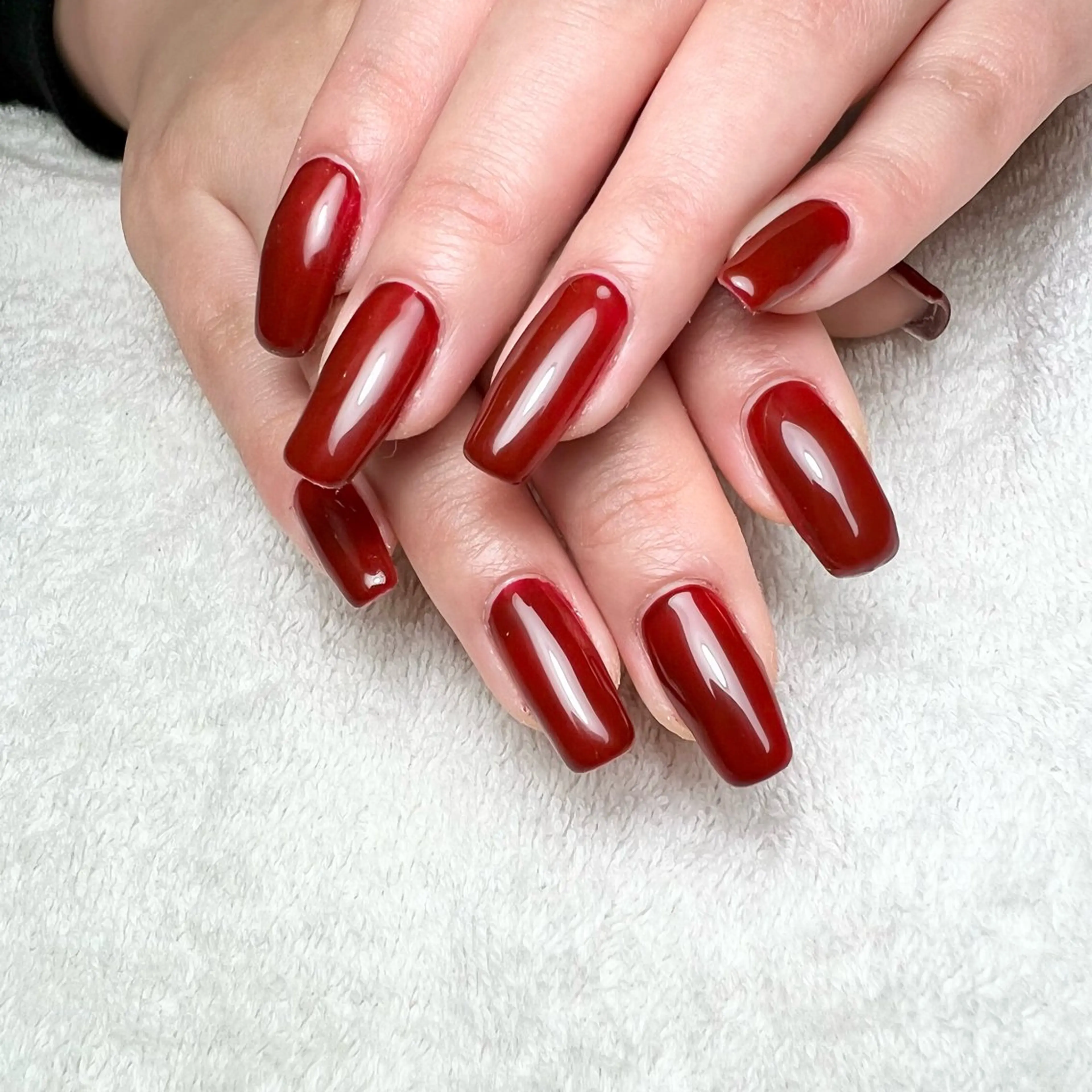 ネイル ボルドー ワンカラーネイル シンプルネイル ハンドネイル COCO+所属・COCO +のエステ・リラクイメージ