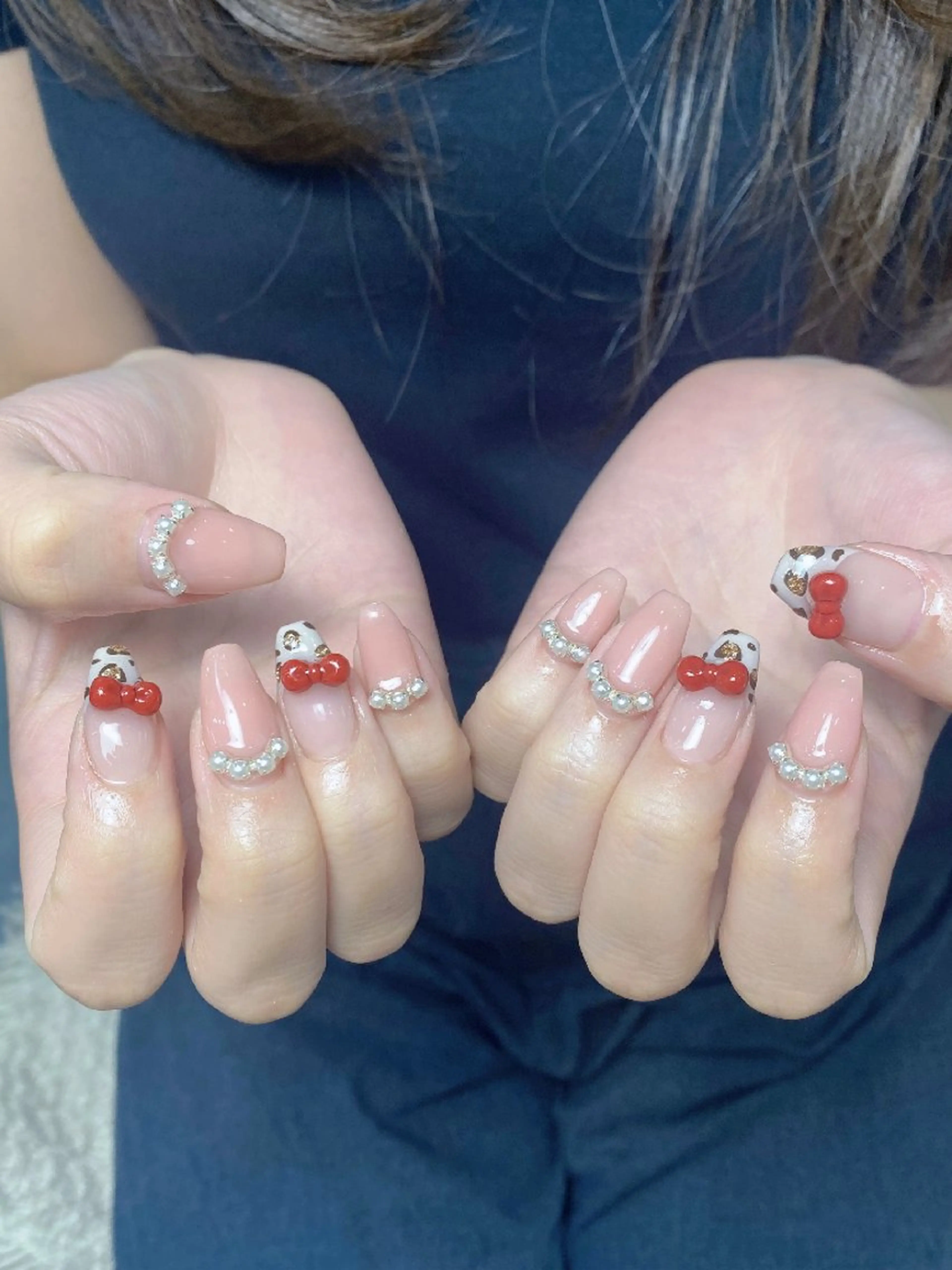 ネイル チークネイル 長さ出し フレンチネイル ジェルネイル キラキラネイル ハンドネイル UM Nail Salonのネイルデザイン