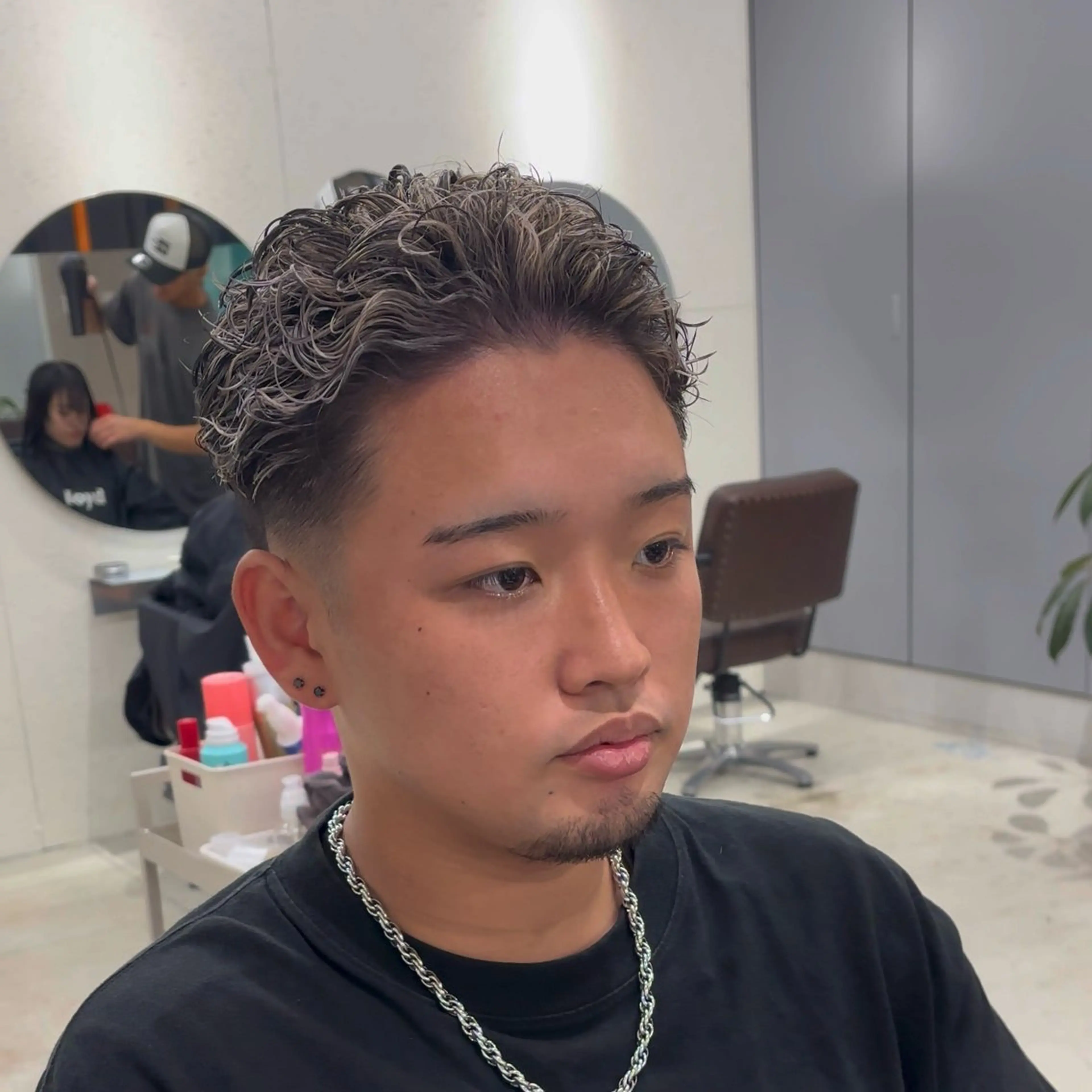 ショート カラー メンズ メンズメッシュ メンズパーマ メッシュ カット パーマ オカベ ショウマのヘアスタイル