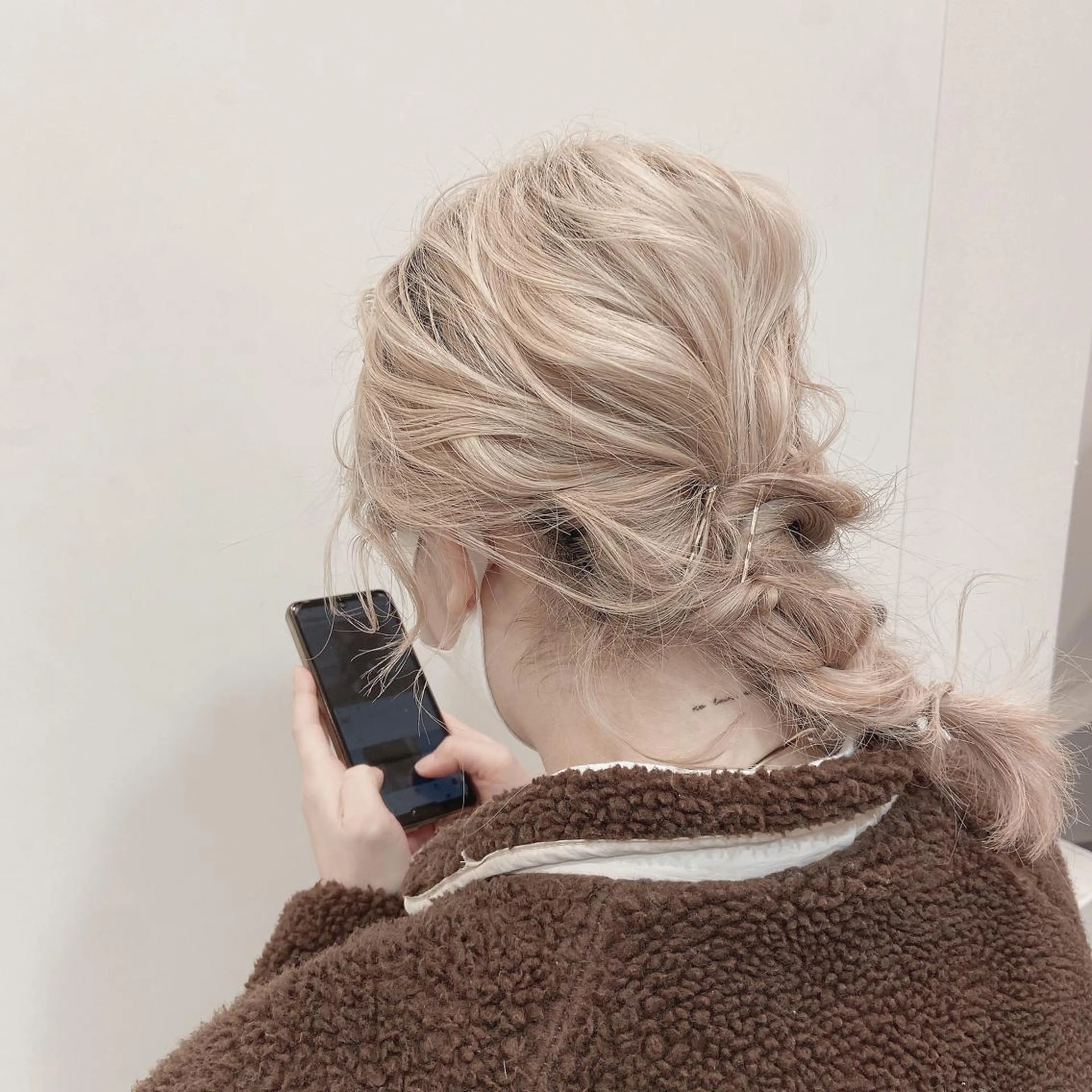 セミロング カラー ヘアアレンジ ヘアセット Mirai 🧸のヘアスタイル
