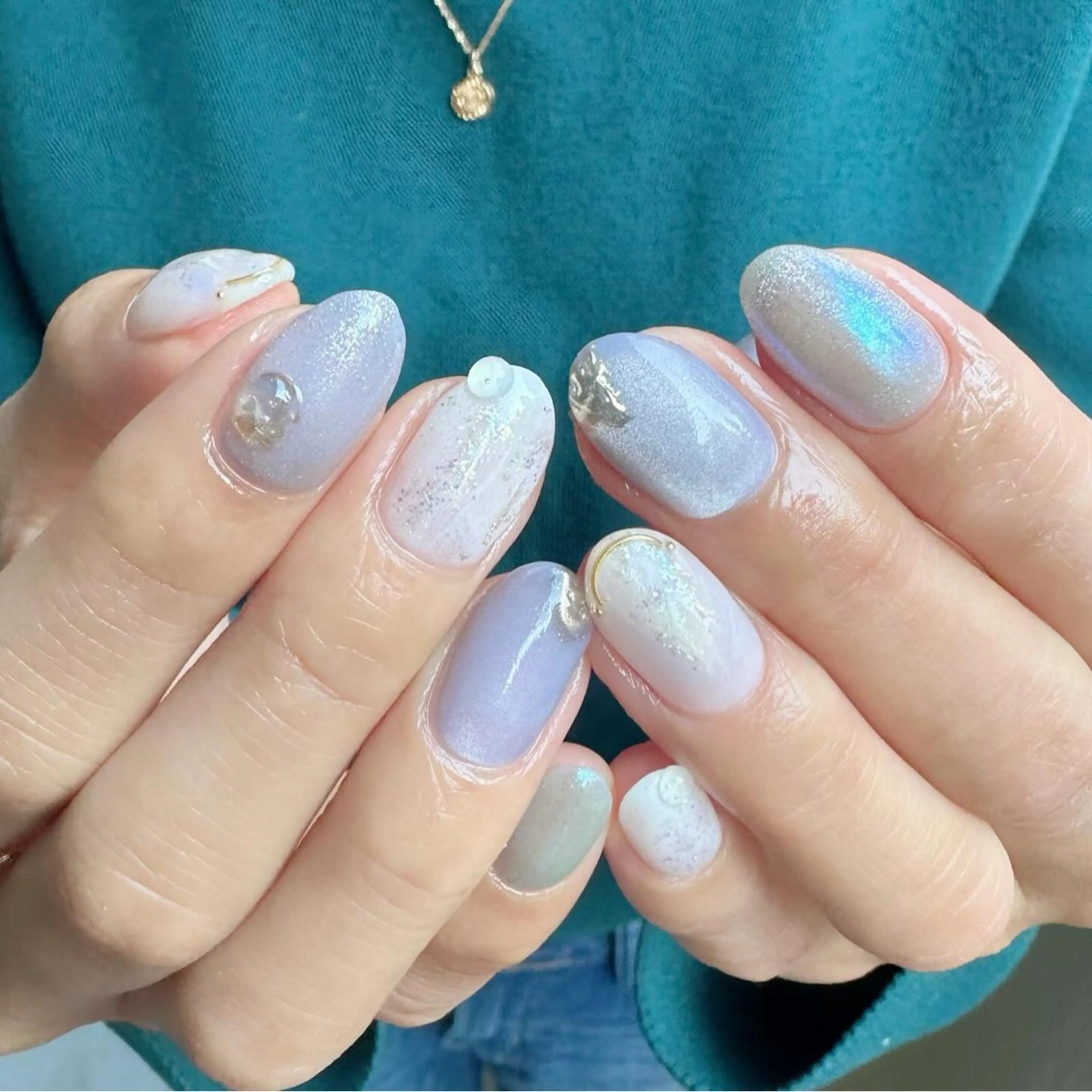 ネイル オーロラネイル ブルー 氷ネイル・うるうるネイル 韓国ネイル 水色 🪞KAPE NAIL 🪞のネイルデザイン