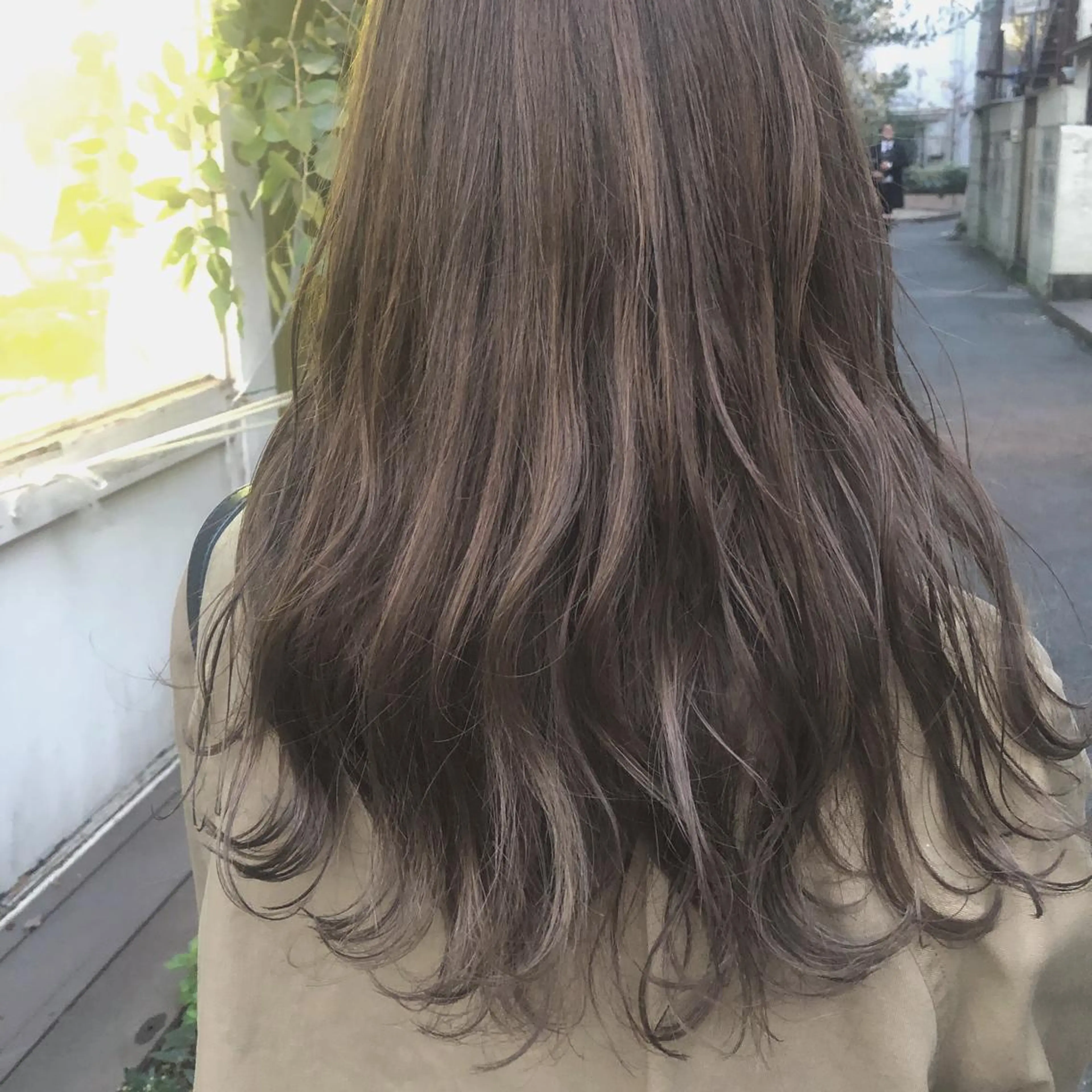 セミロング カラー グレージュ ハイライトカラー ハイライト カット ヘアカラー 齋藤 咲のヘアスタイル