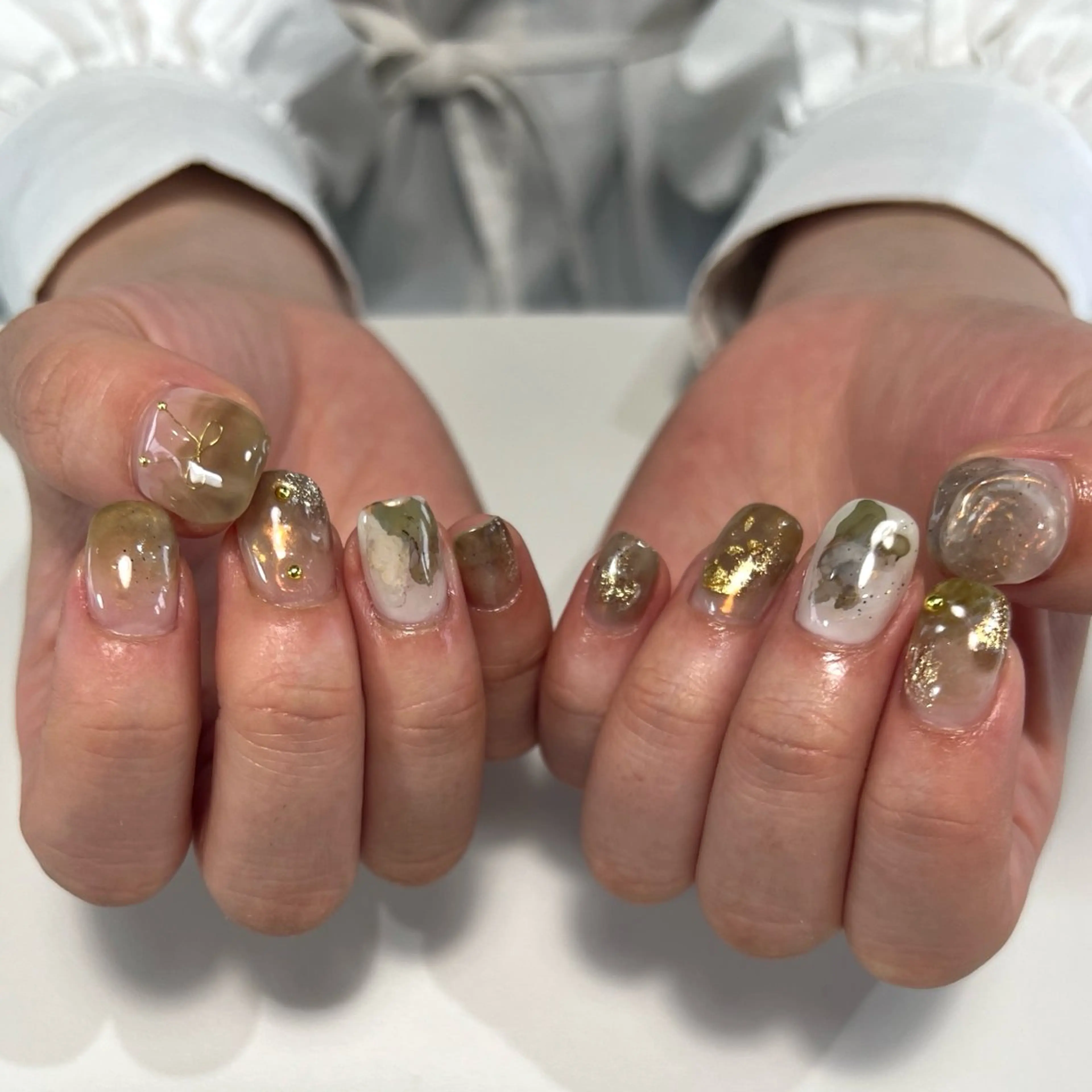 ネイル ニュアンスネイル ロイ ネイルのネイルデザイン