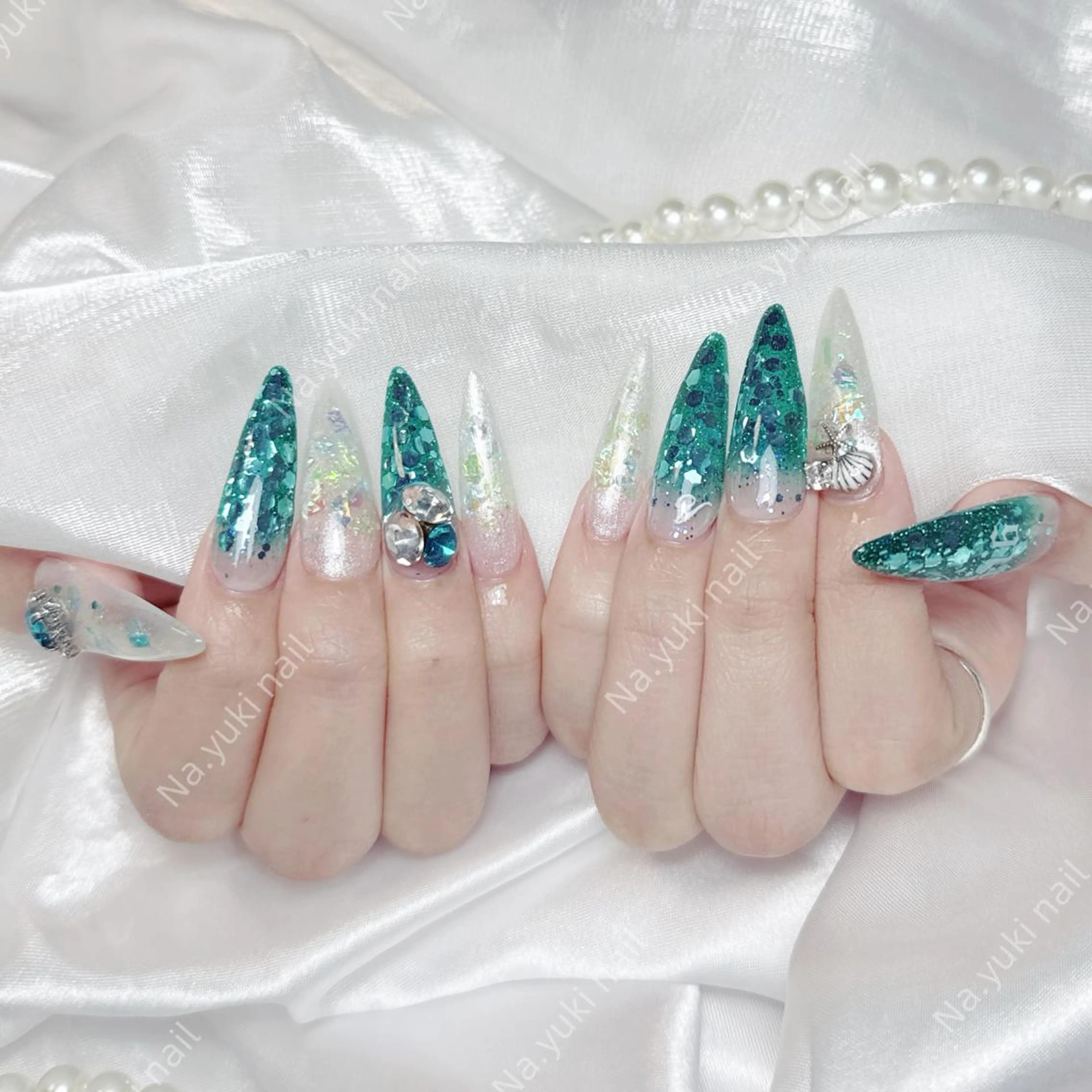 ネイル Queenie 🦋のネイルデザイン