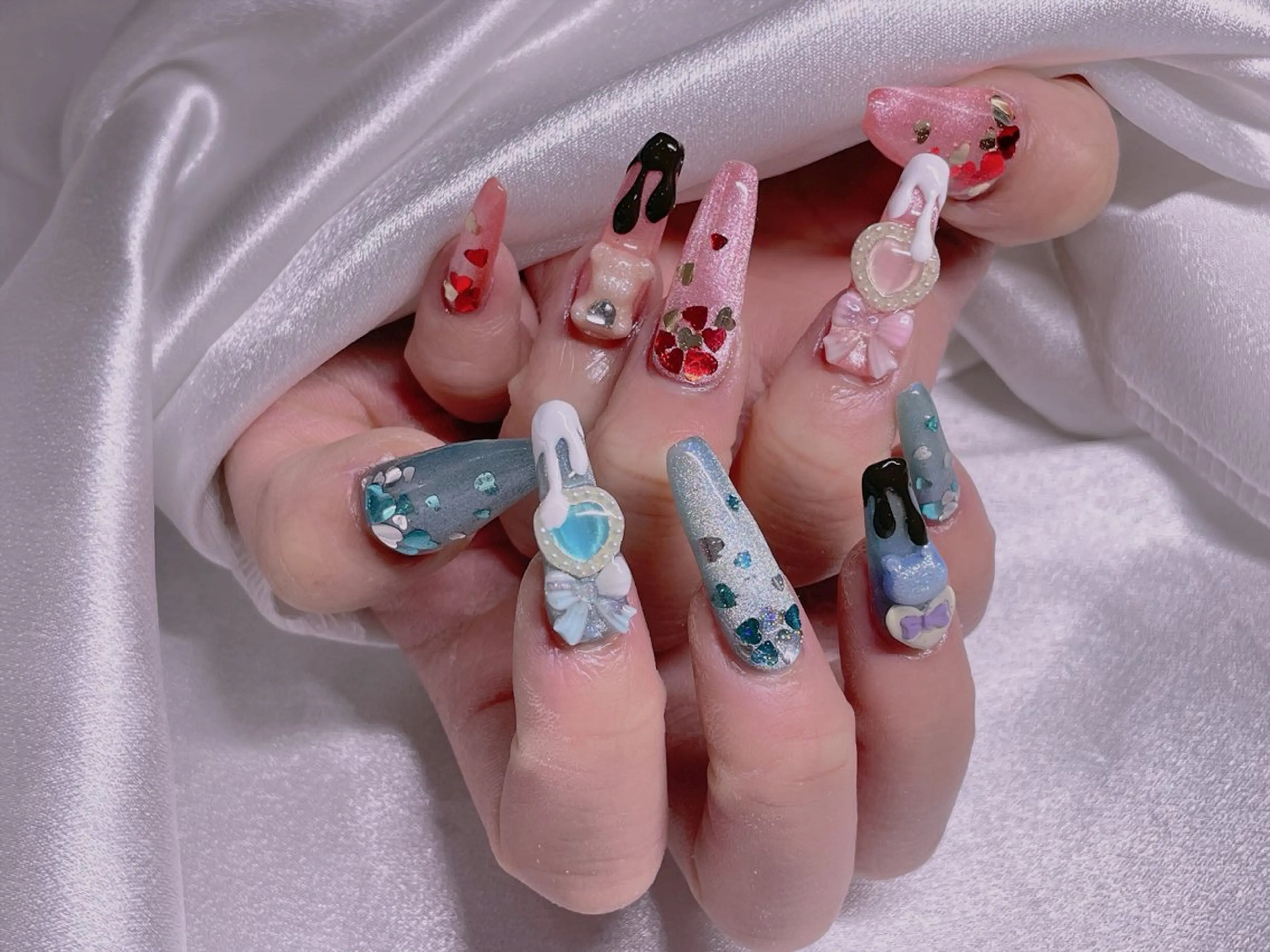 ネイル ブルー チークネイル フレンチネイル ジェルネイル ハート ハンドネイル 美爪パラジェル導入店 Sunnilyのネイルデザイン