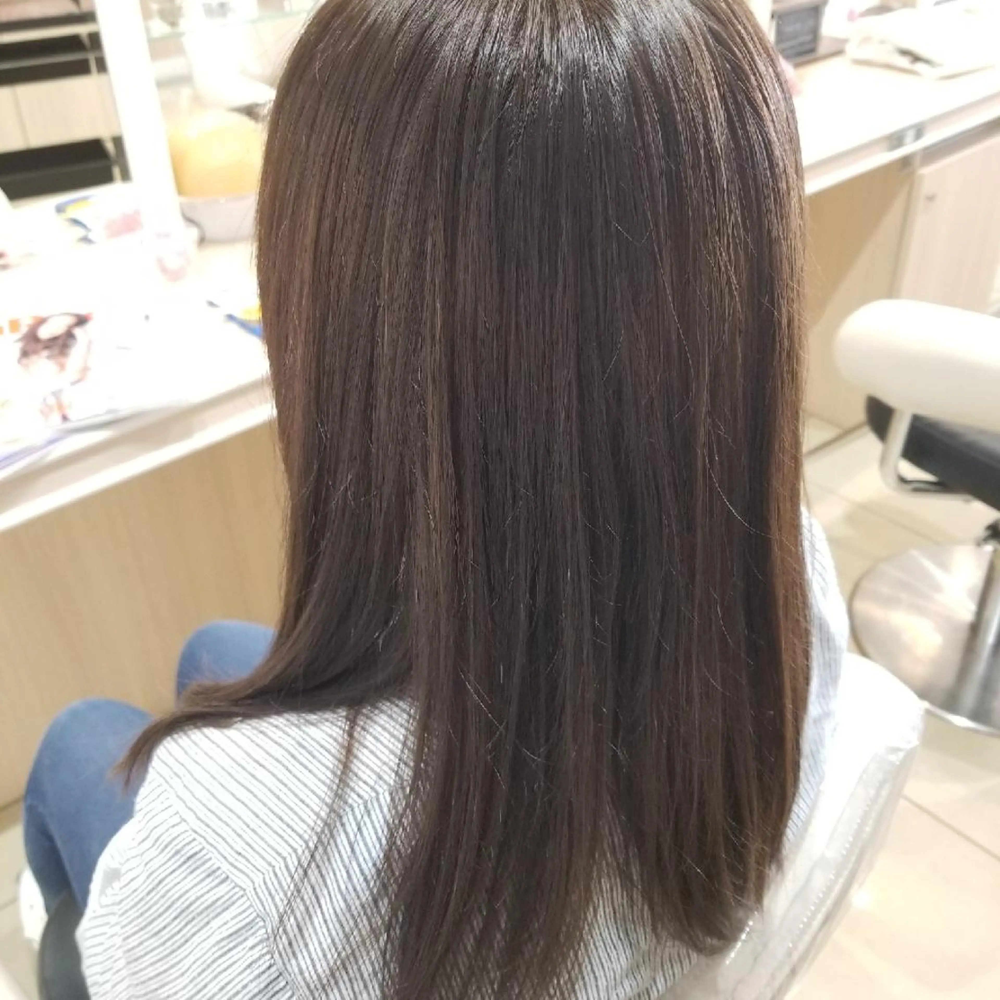 セミロング カラー 山内 佐江子のヘアスタイル