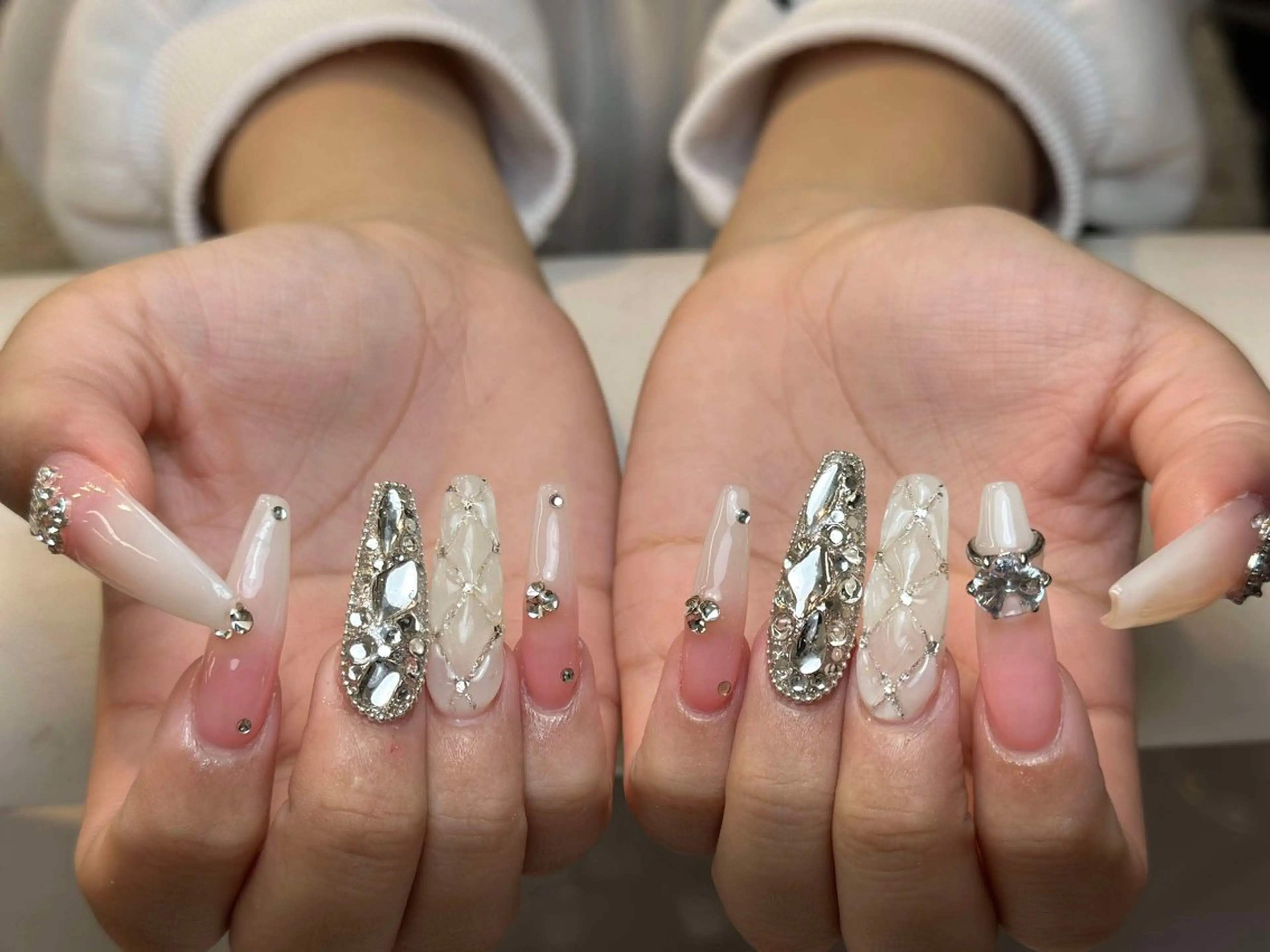 ネイル アートネイル フレンチネイル ジェルネイル ニュアンスネイル オフィスネイル ハンドネイル Nie Nail Salon所属・Nie Nail Shinokuboのネイルデザイン