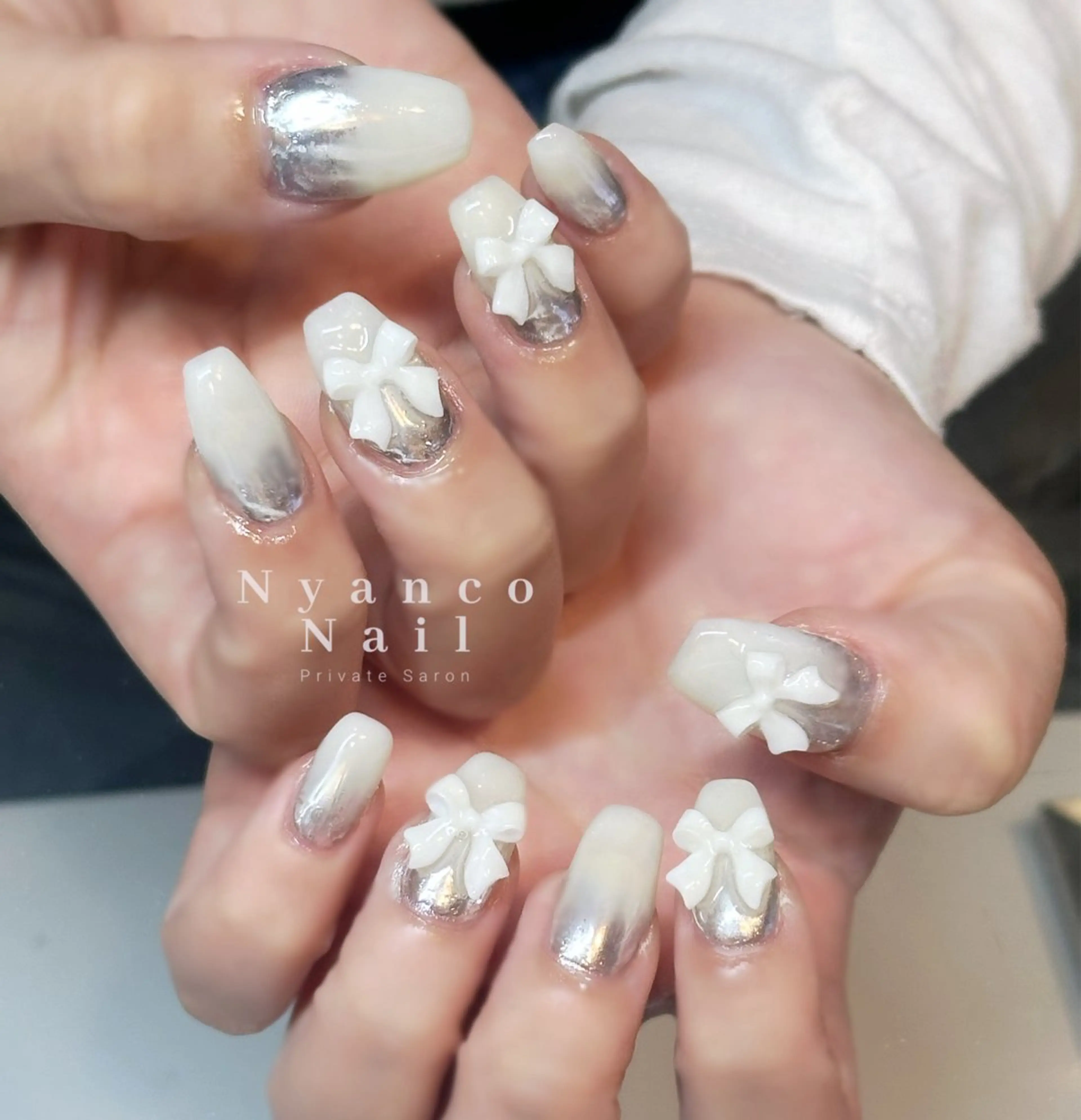 ネイル ジェルネイル グラデーション ミラーネイル リボン 春ネイル Nyanco Nailのネイルデザイン