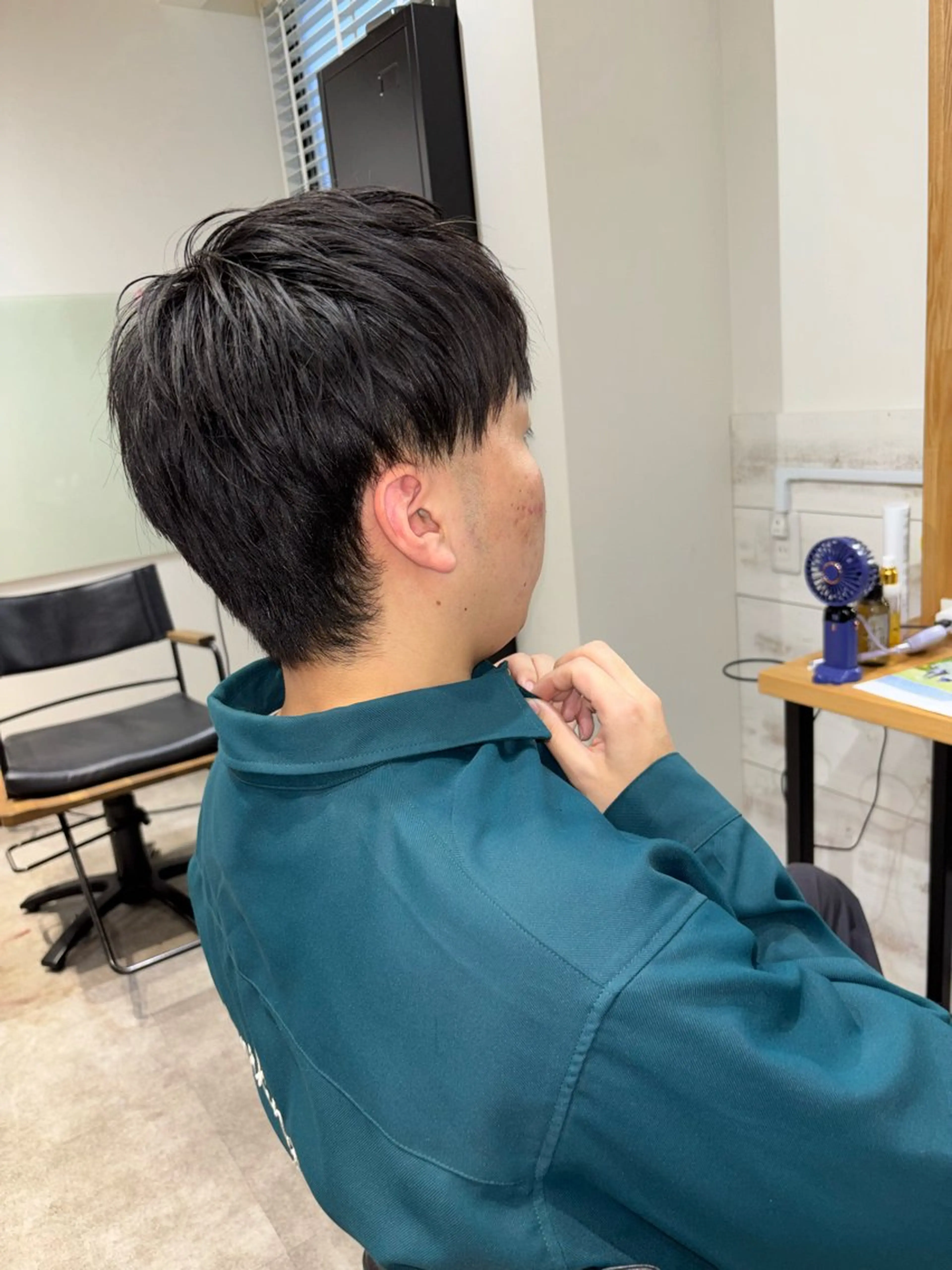 ミディアム メンズ マッシュ 刈り上げ メンズウルフカット 伸ばしかけ ウルフカット カット LOG/所属・なりたいを叶えます！ 出口 紗依のヘアスタイル