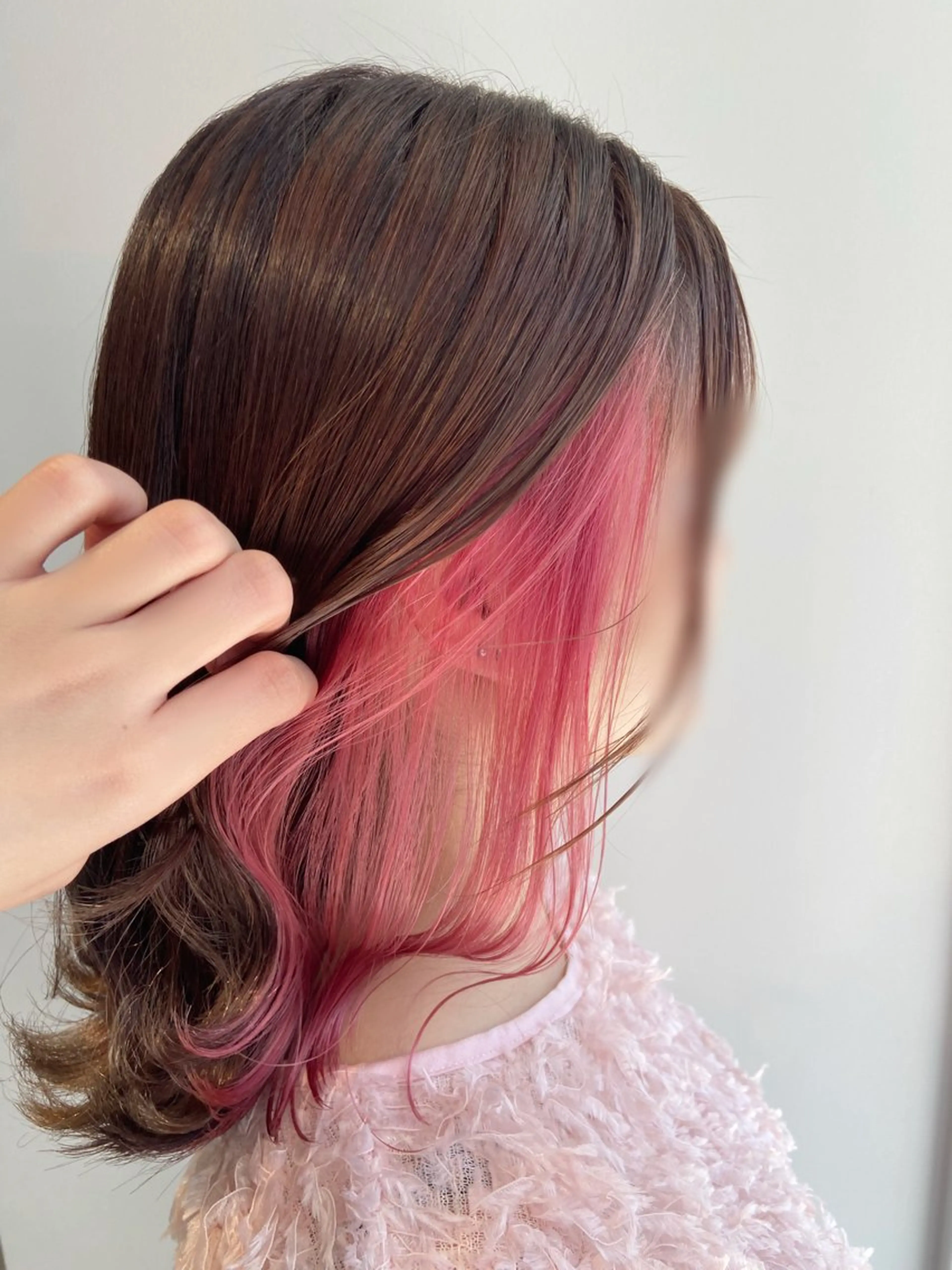 ミディアム カラー ベージュカラー ブリーチ ブラウンカラー イヤリングカラー ピンクカラー ヘアカラー 安藤 綾伽のヘアスタイル