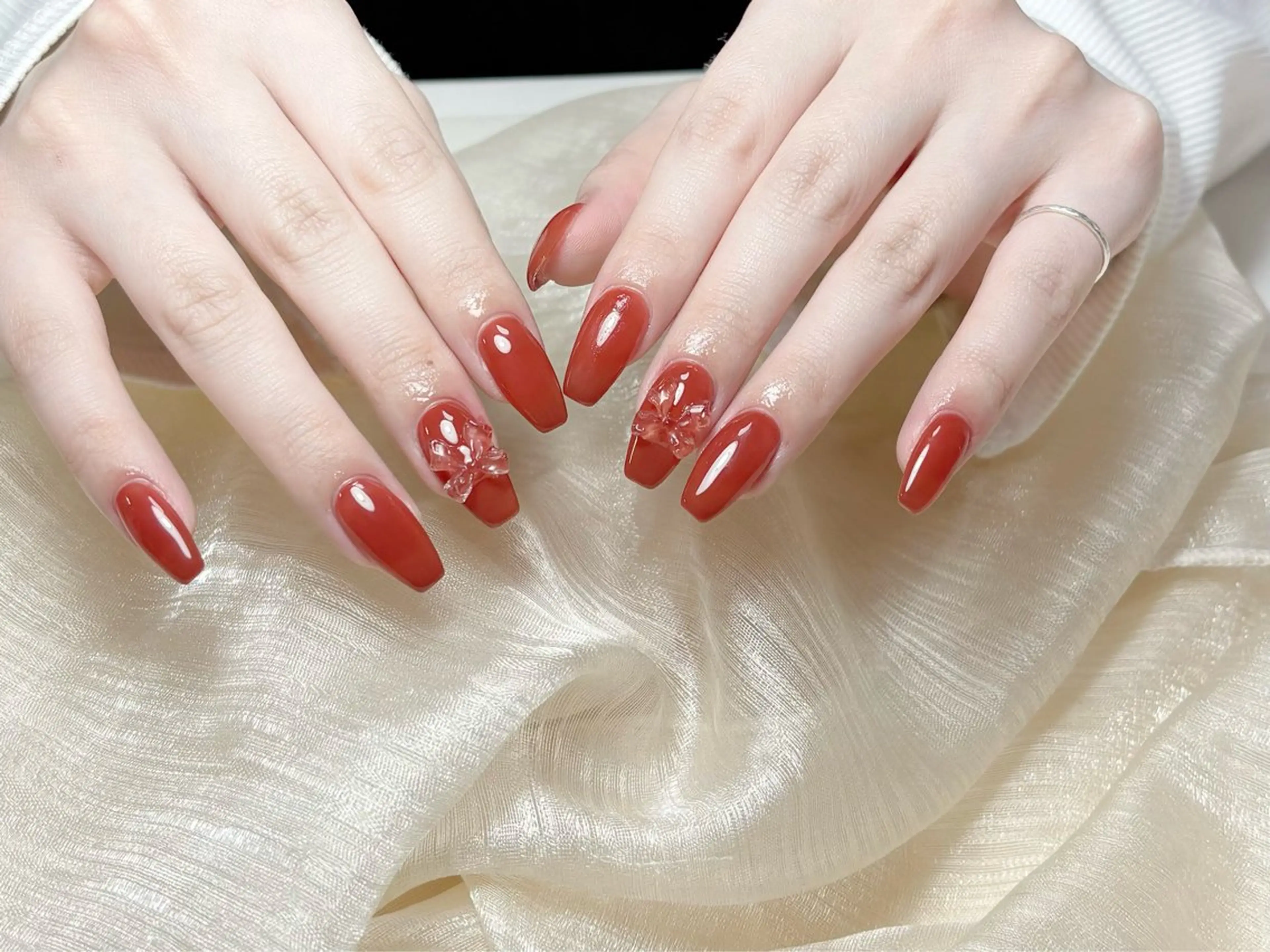 ネイル オーロラネイル チークネイル フレンチネイル ジェルネイル ガラスフレンチ ハンドネイル ハンドケア Nail Jolie所属・Nail Jolieのネイルデザイン