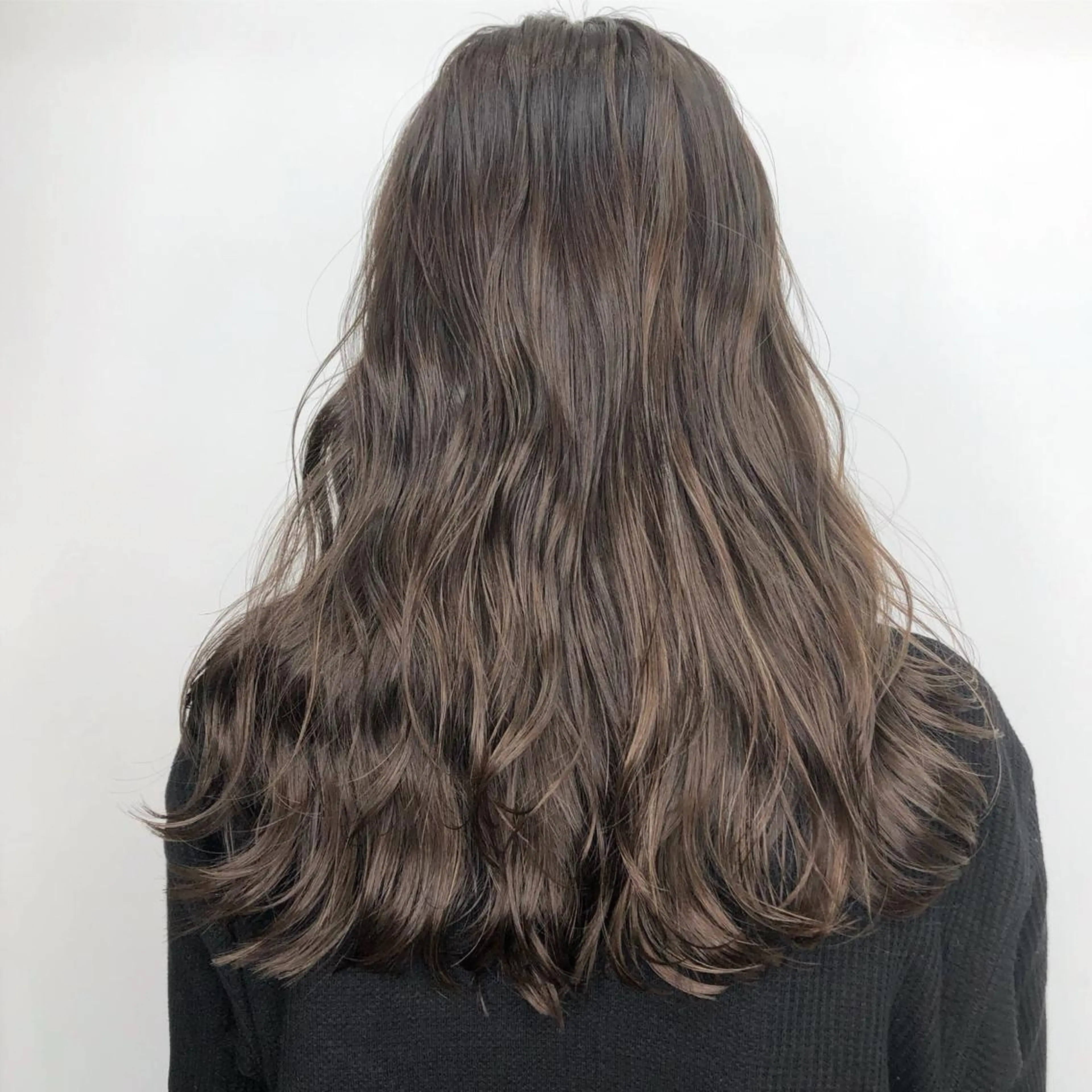 ロング カラー ベージュカラー イルミナカラー シアーベージュ ヘアカラー トリートメント 韓国🩵海外ヘア 宮川華奈のヘアスタイル