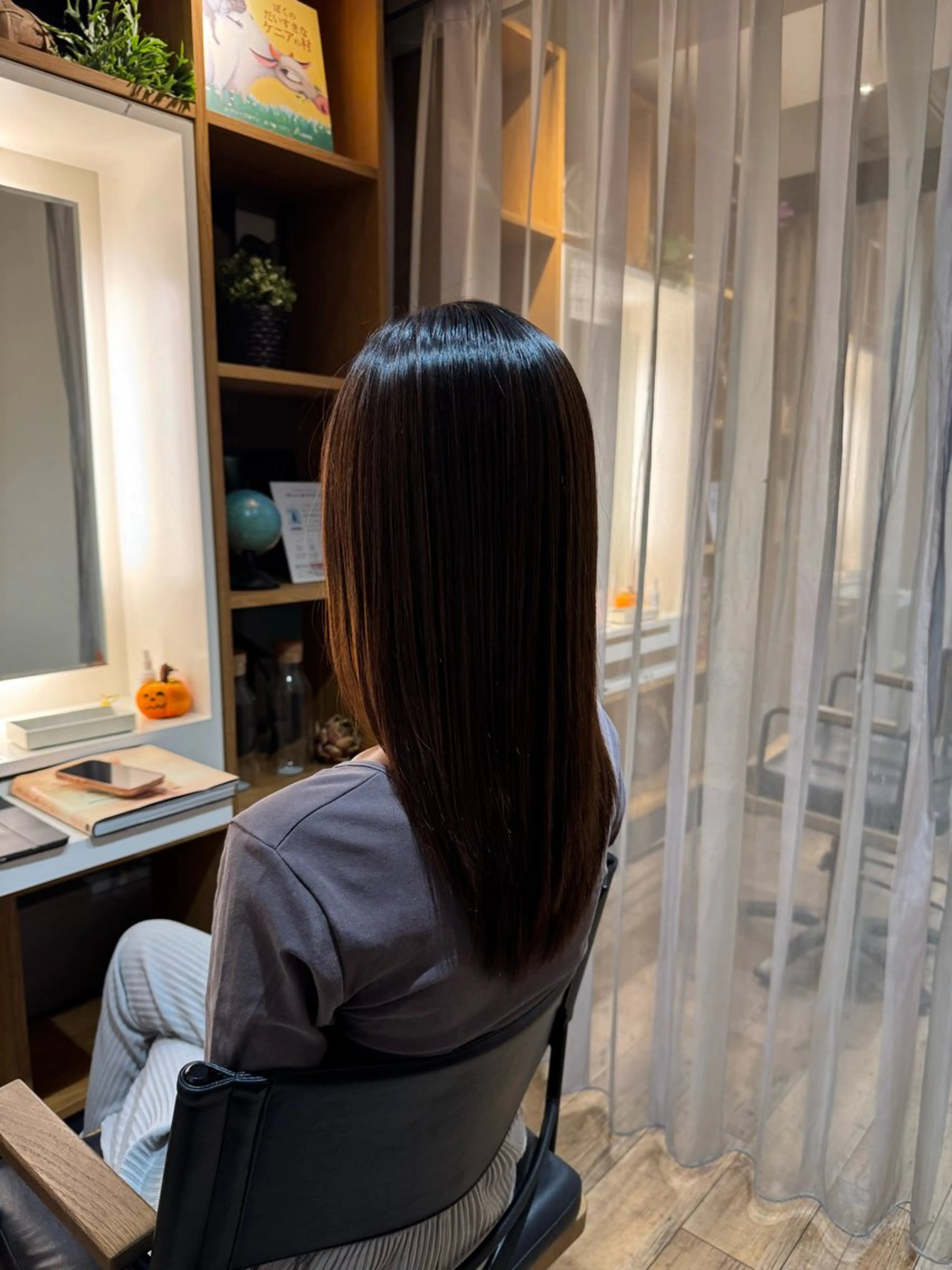 セミロング カット 縮毛矯正 トリートメント afloatkobe所属・美髪/髪質改善 川口凌弥のヘアスタイル