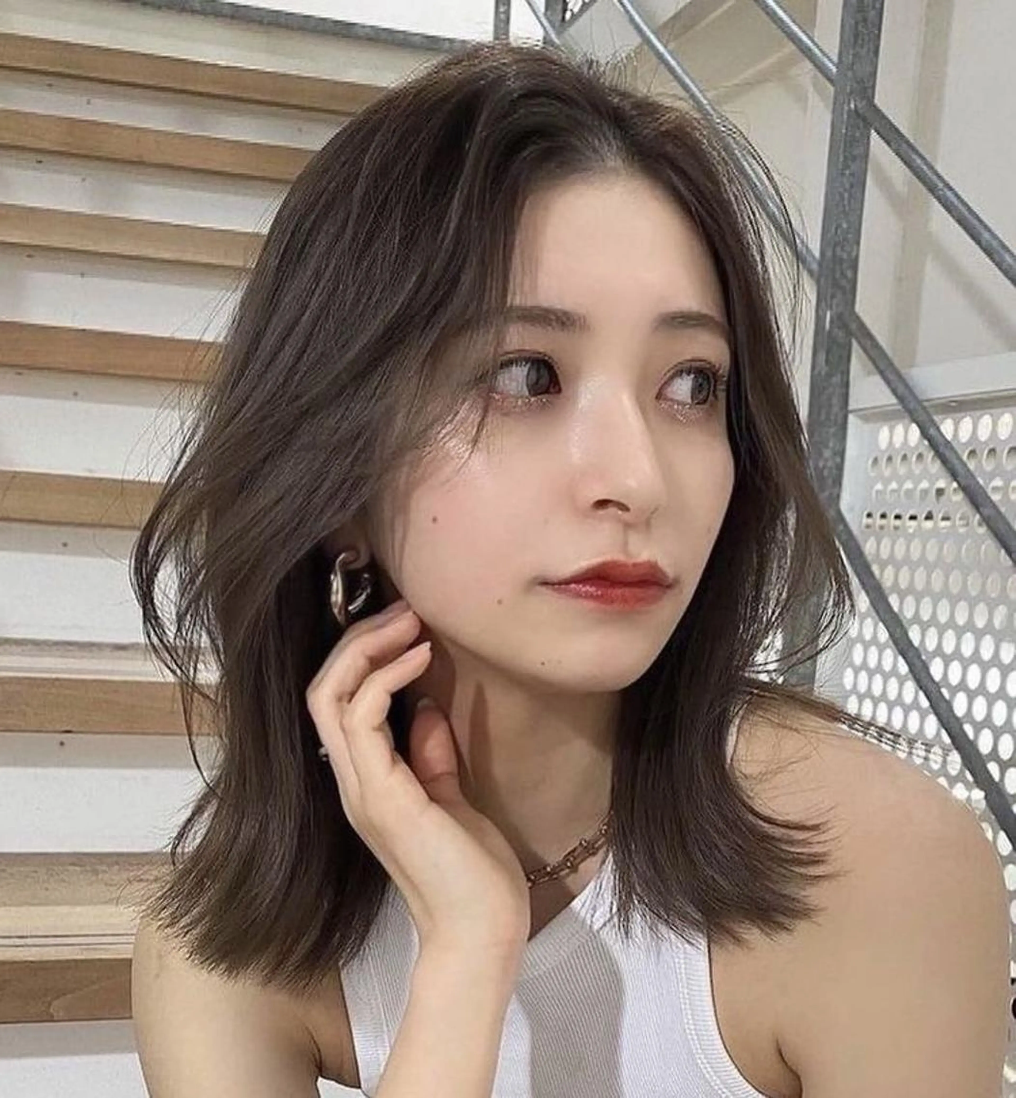 ミディアム カラー 透明感カラー グレージュ レイヤーカット Hair Muse'e所属・永富 那於のヘアスタイル