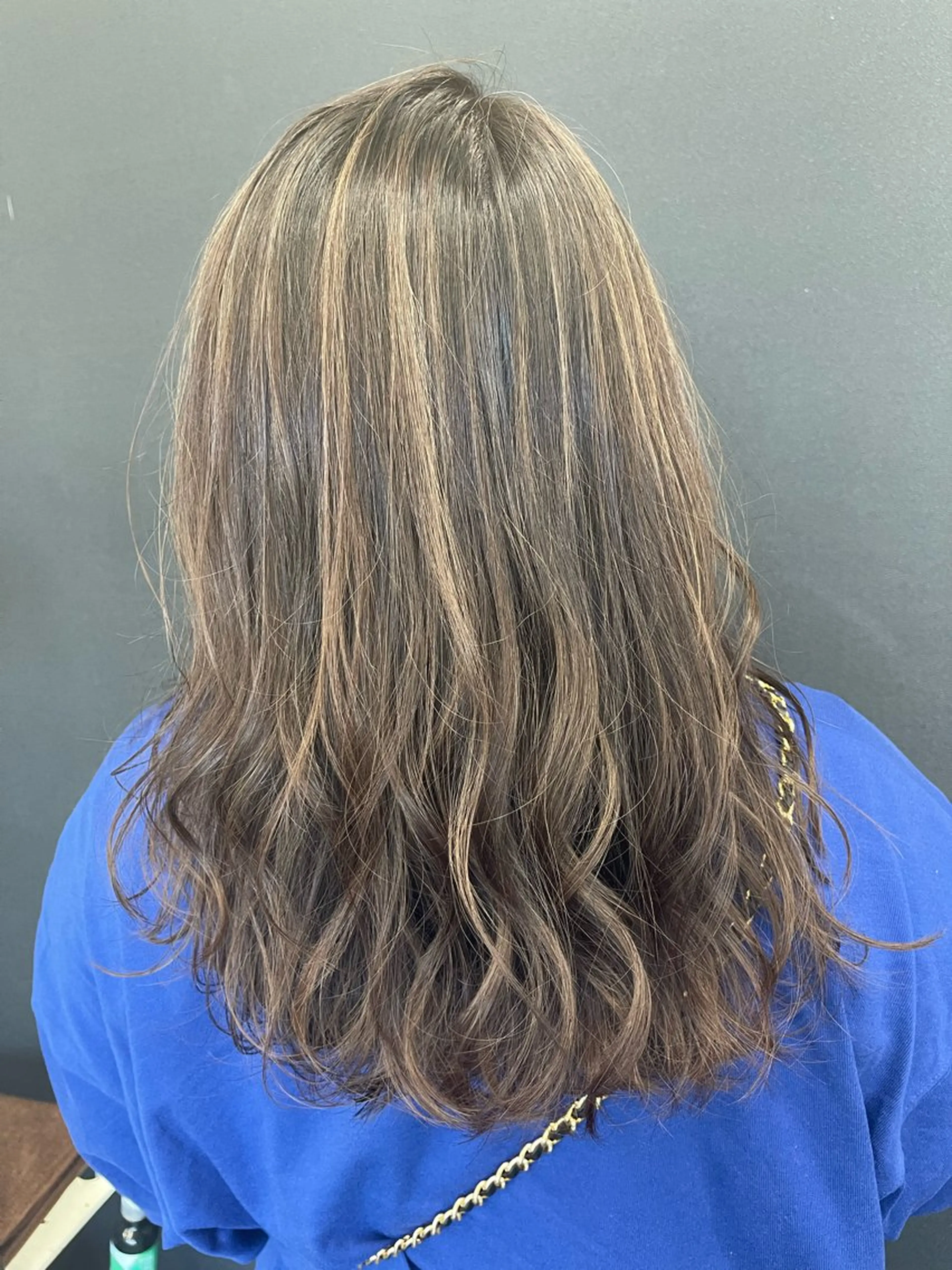セミロング カラー ブリーチ ハイライトカラー ハイライト カット ヘアカラー トリートメント beautystadium529所属・高橋 裕利のヘアスタイル