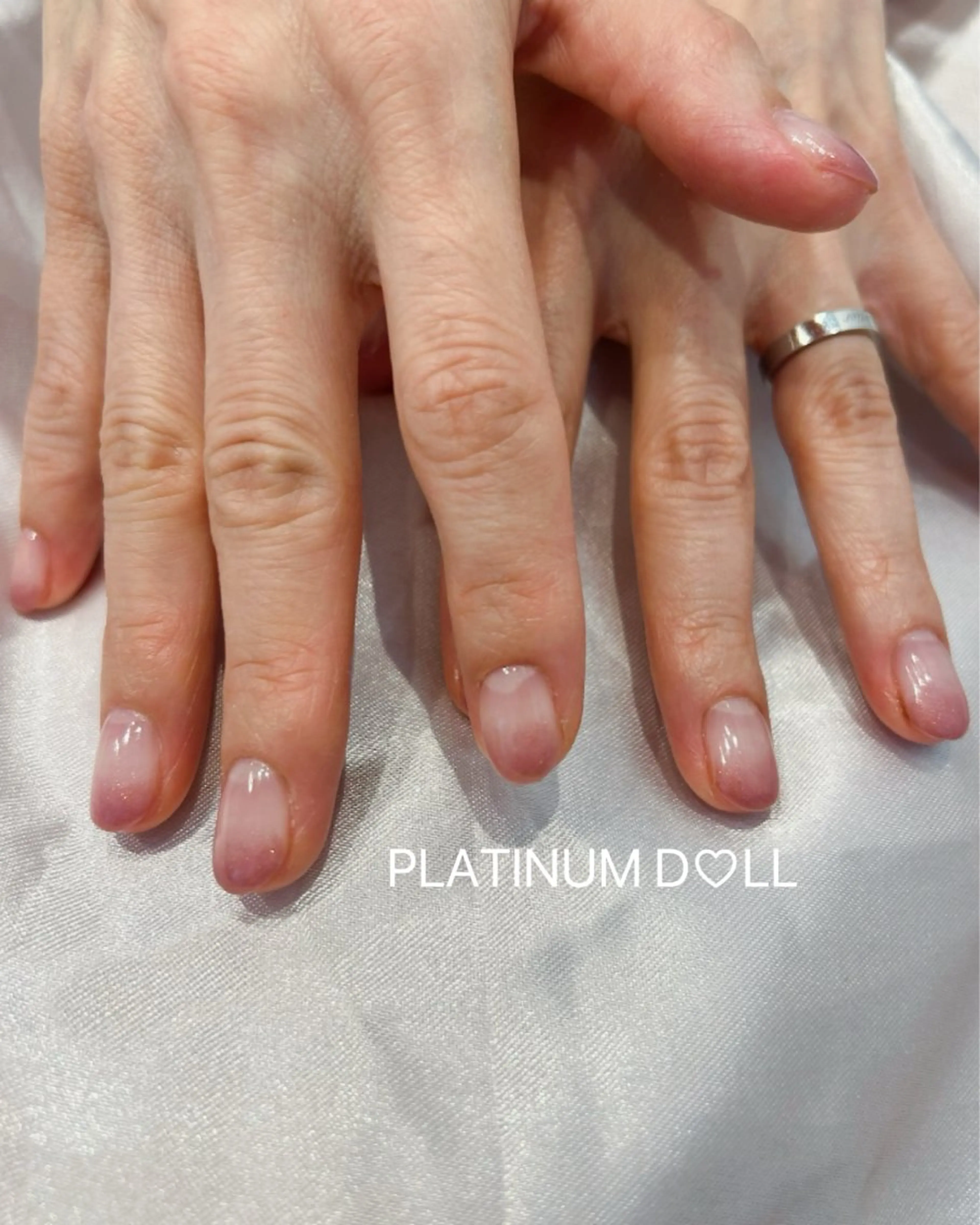 ネイル グラデーション キラキラネイル 韓国ネイル マグネットネイル ニュアンスネイル ハンドネイル 🎀NOISM/ nail/はな🎀のネイルデザイン