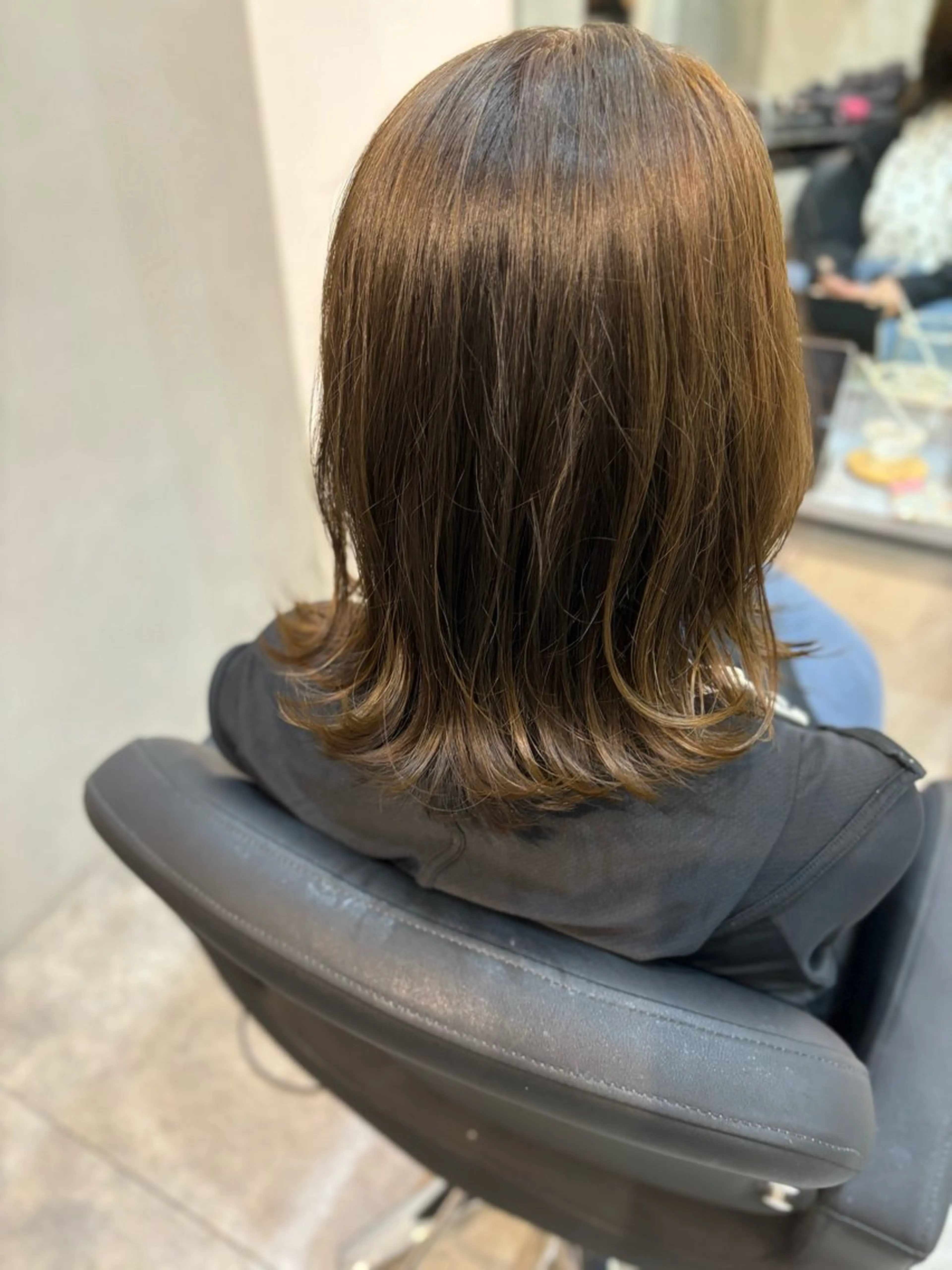 ミディアム カラー グレージュ レイヤーカット ローレイヤー 外ハネヘア カット ヘアカラー 髪質改善/ショート/ ボブ/安田萌吾のヘアスタイル
