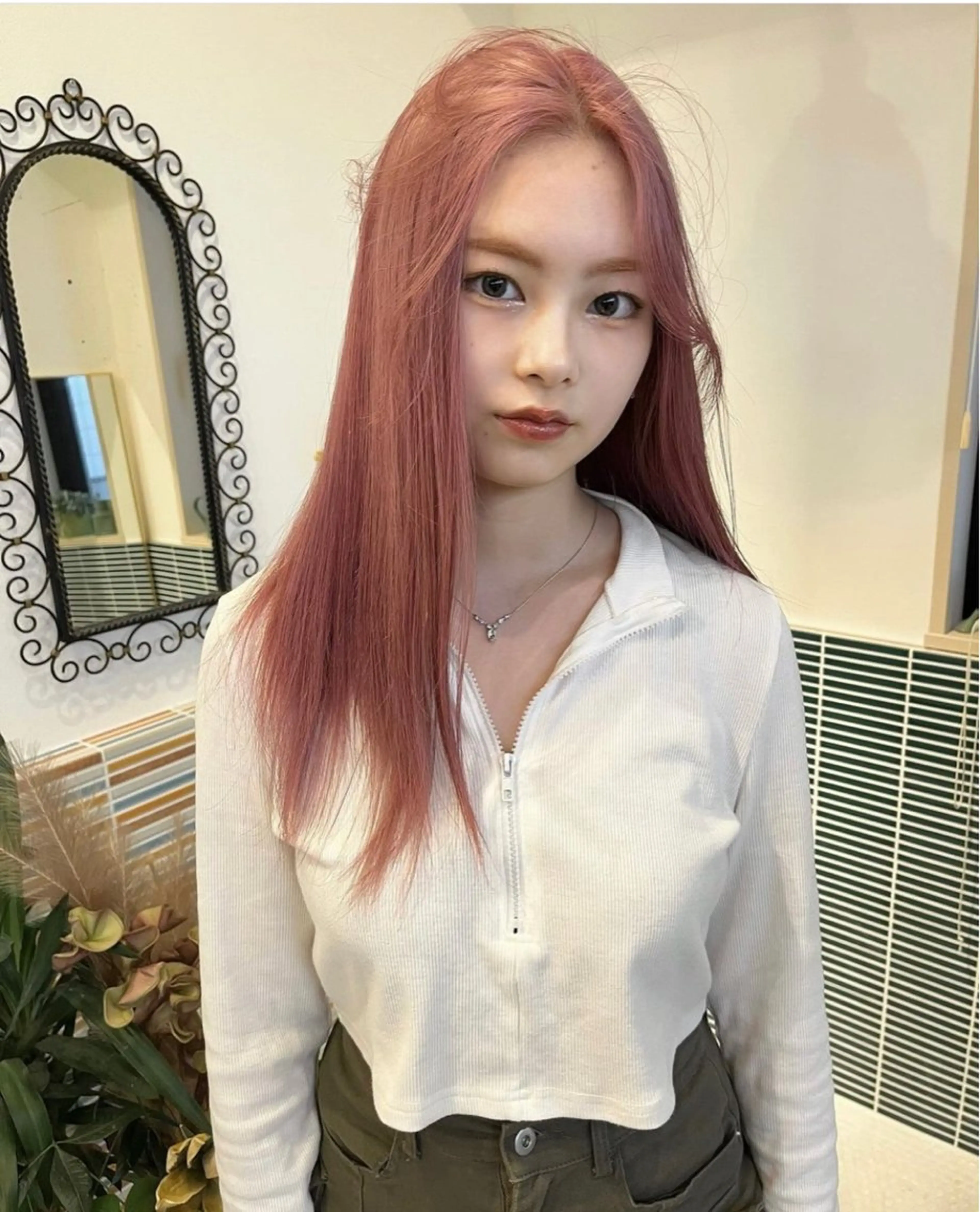 ロング カラー ブリーチ ピンクカラー ヘアカラー ブリーチ透明感 mikaのヘアスタイル