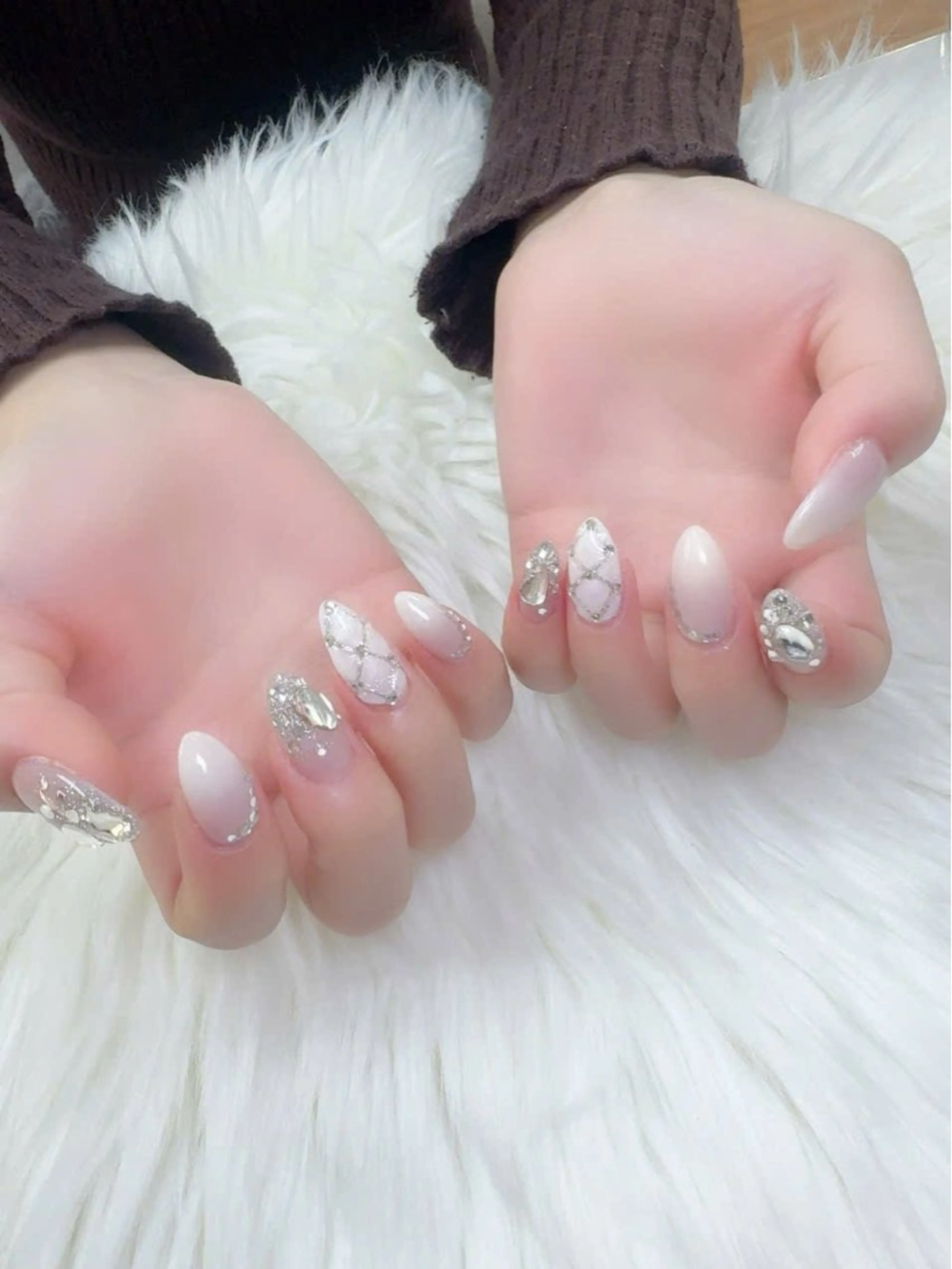 ネイル フレンチネイル グラデーション キラキラネイル 韓国ネイル マグネットネイル ハンドネイル ハンドケア Hara Nail 【パラジェル使用】のネイルデザイン