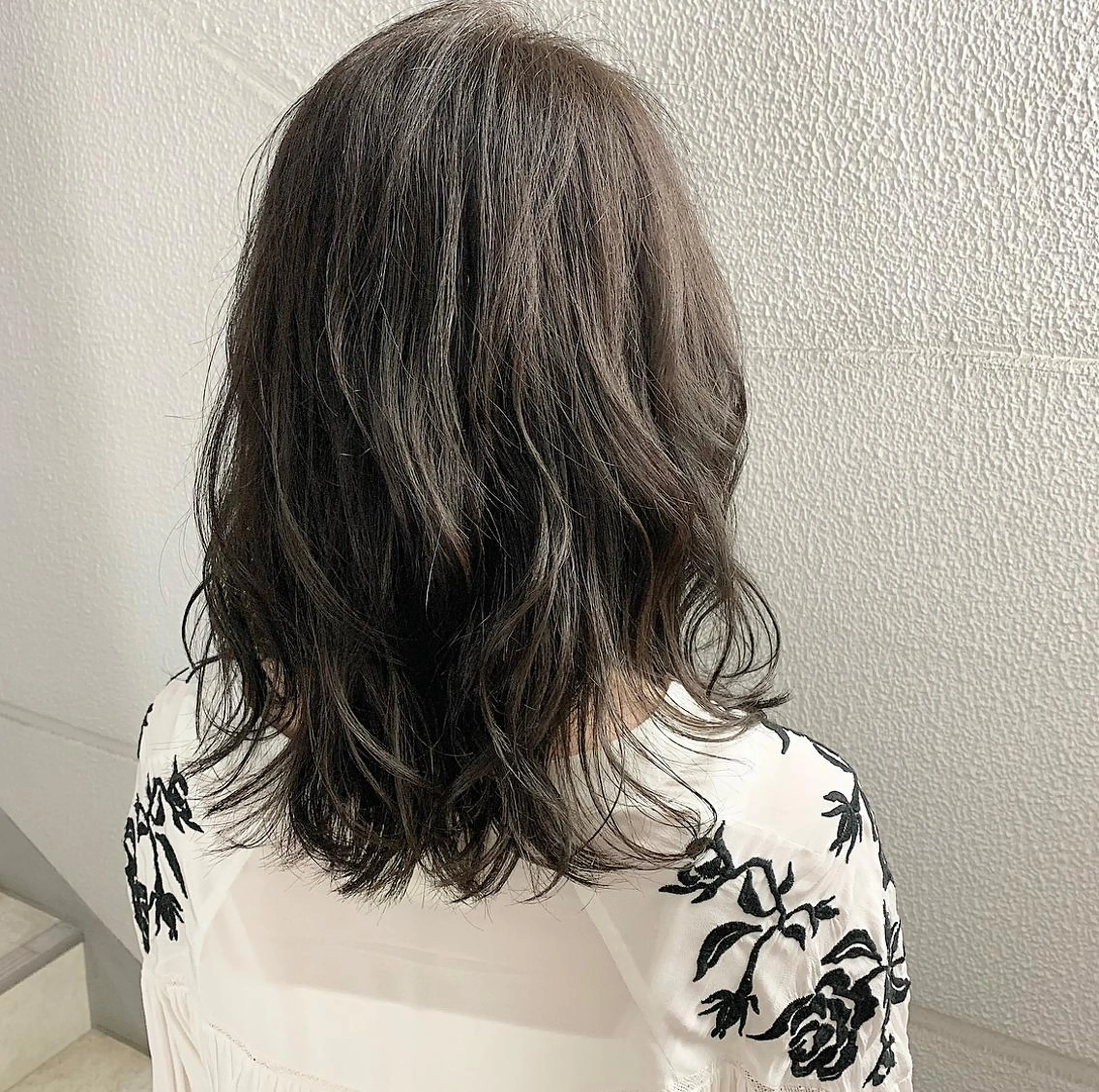 カラー アッシュ ベージュカラー 小泉 葵のヘアスタイル