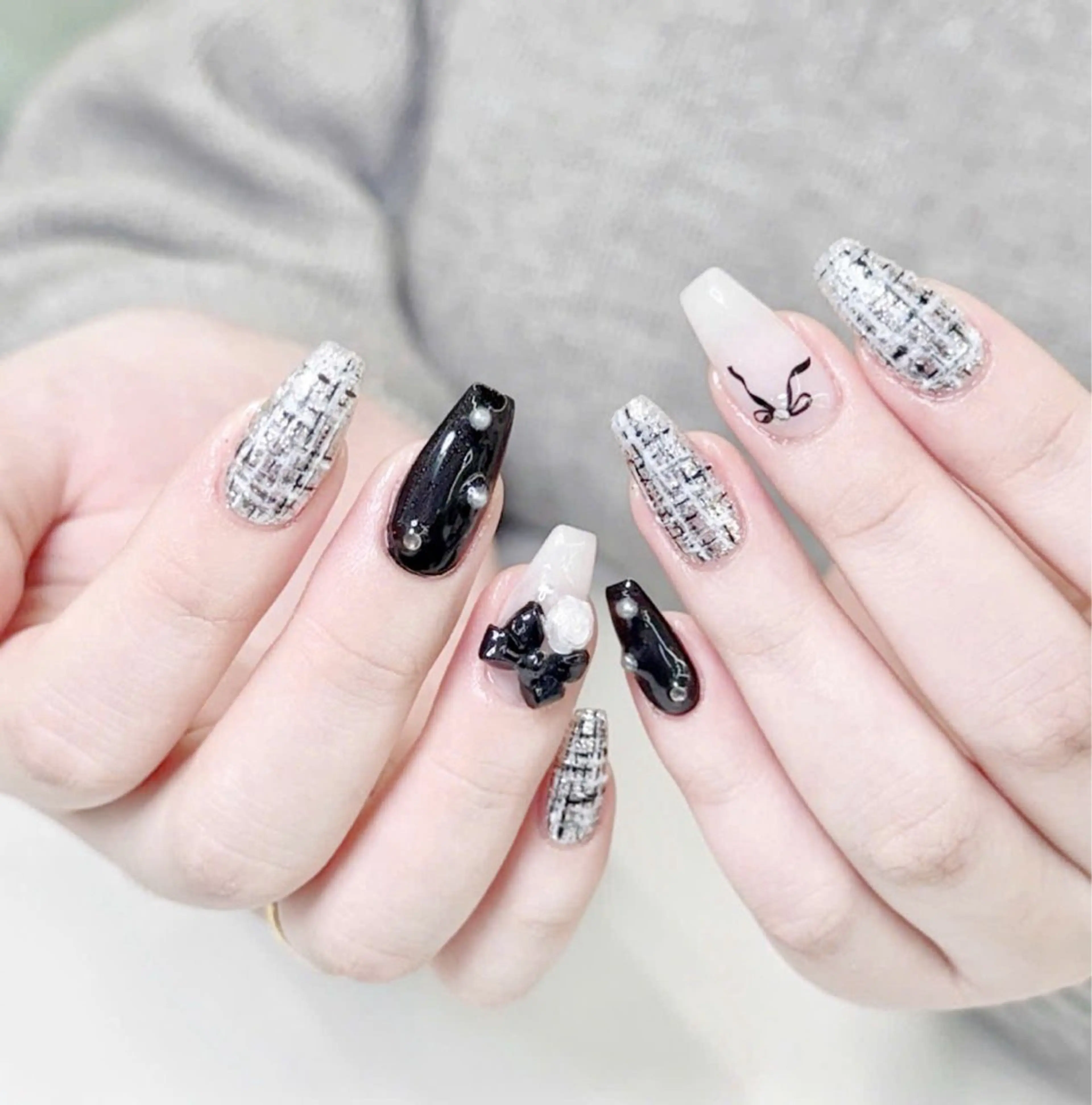 ネイル フラッシュネイル フレンチネイル グラデーション キラキラネイル 韓国ネイル ハンドネイル Lyna Nail のネイルデザイン