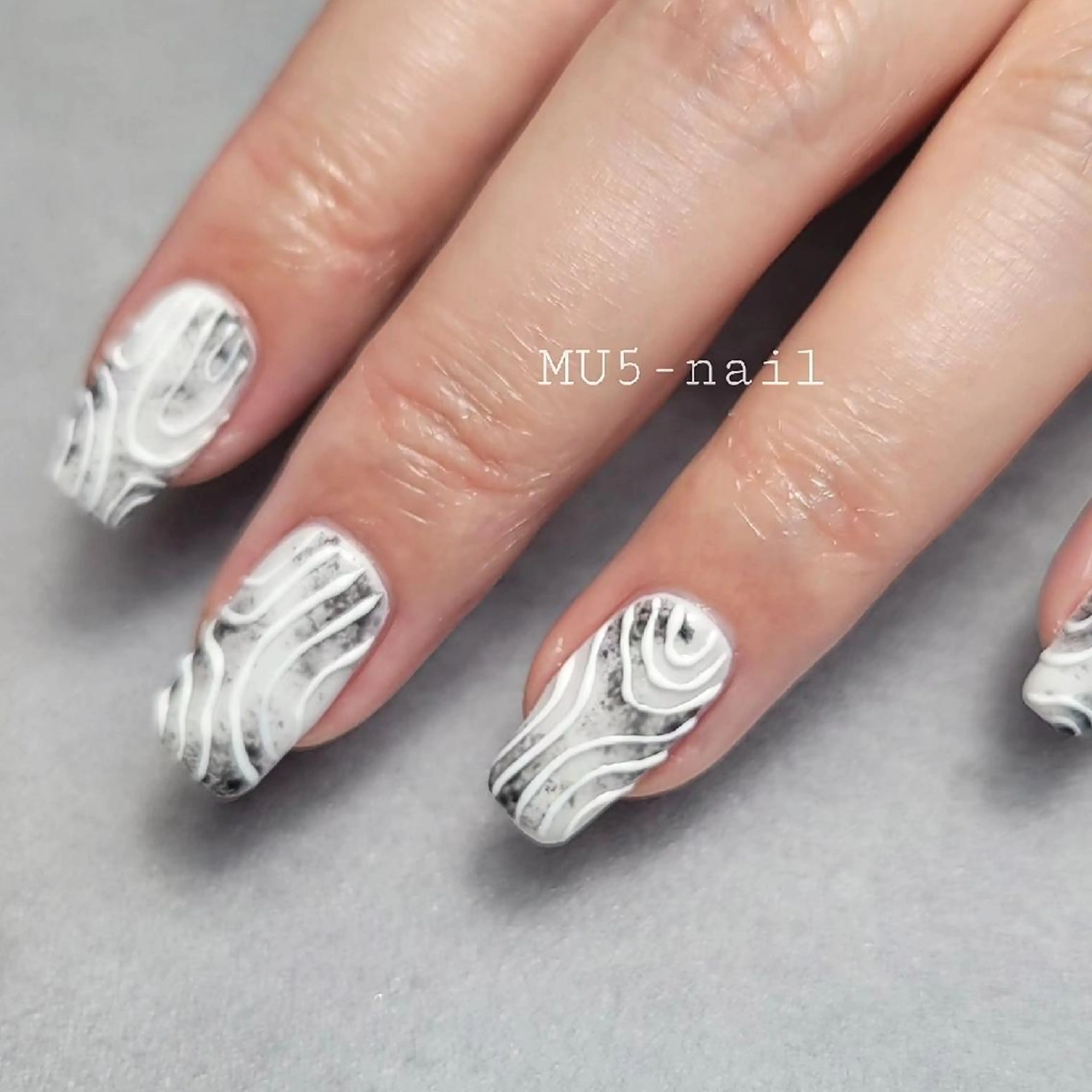 ネイル ニュアンスネイル MU5-nail 金山ネイルサロンのネイルデザイン