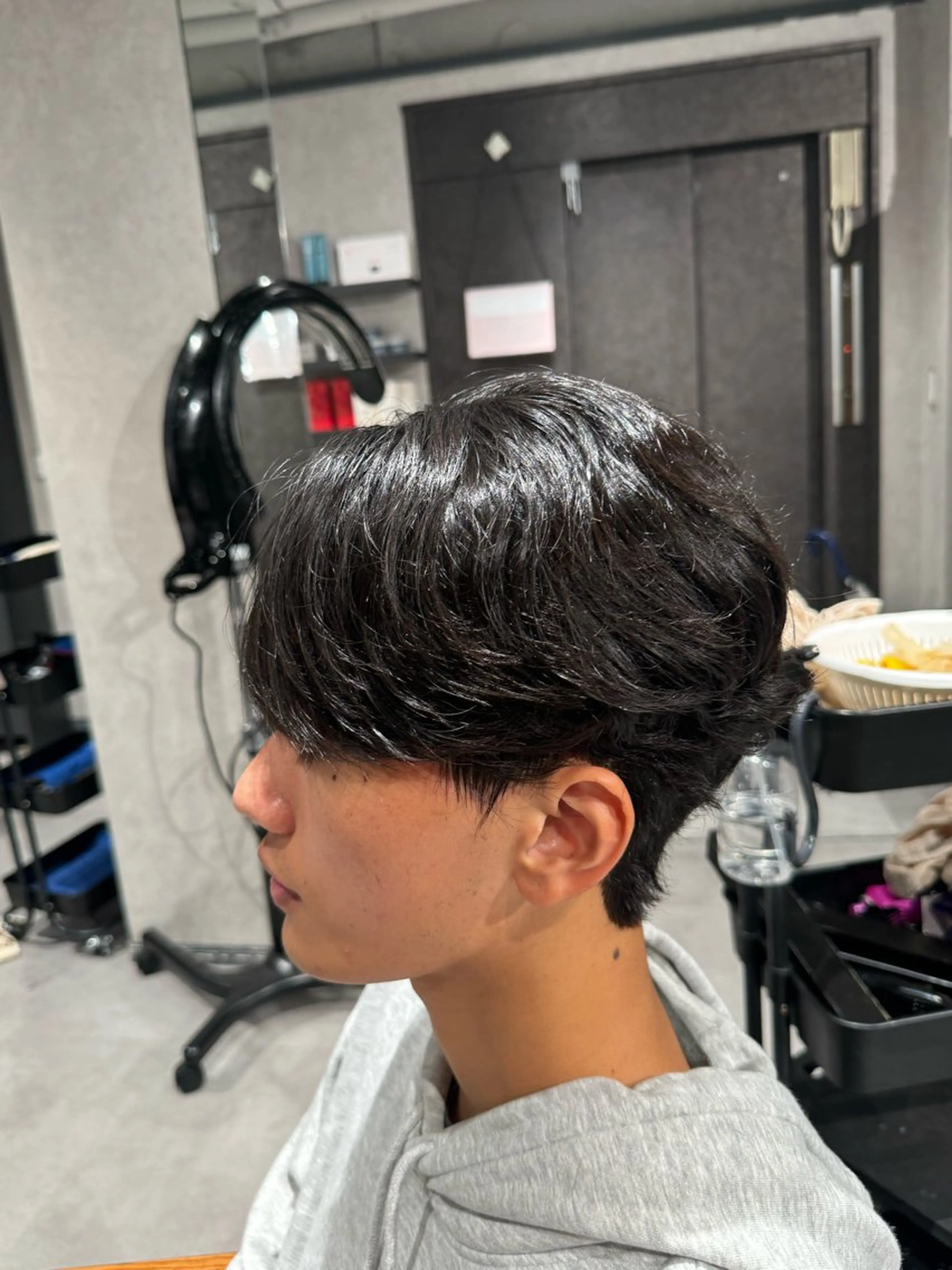 パーマ メンズ メンズ韓国風 カット パーマ トリートメント 韓国特化🇰🇷愁斗 センターパートパーマのヘアスタイル
