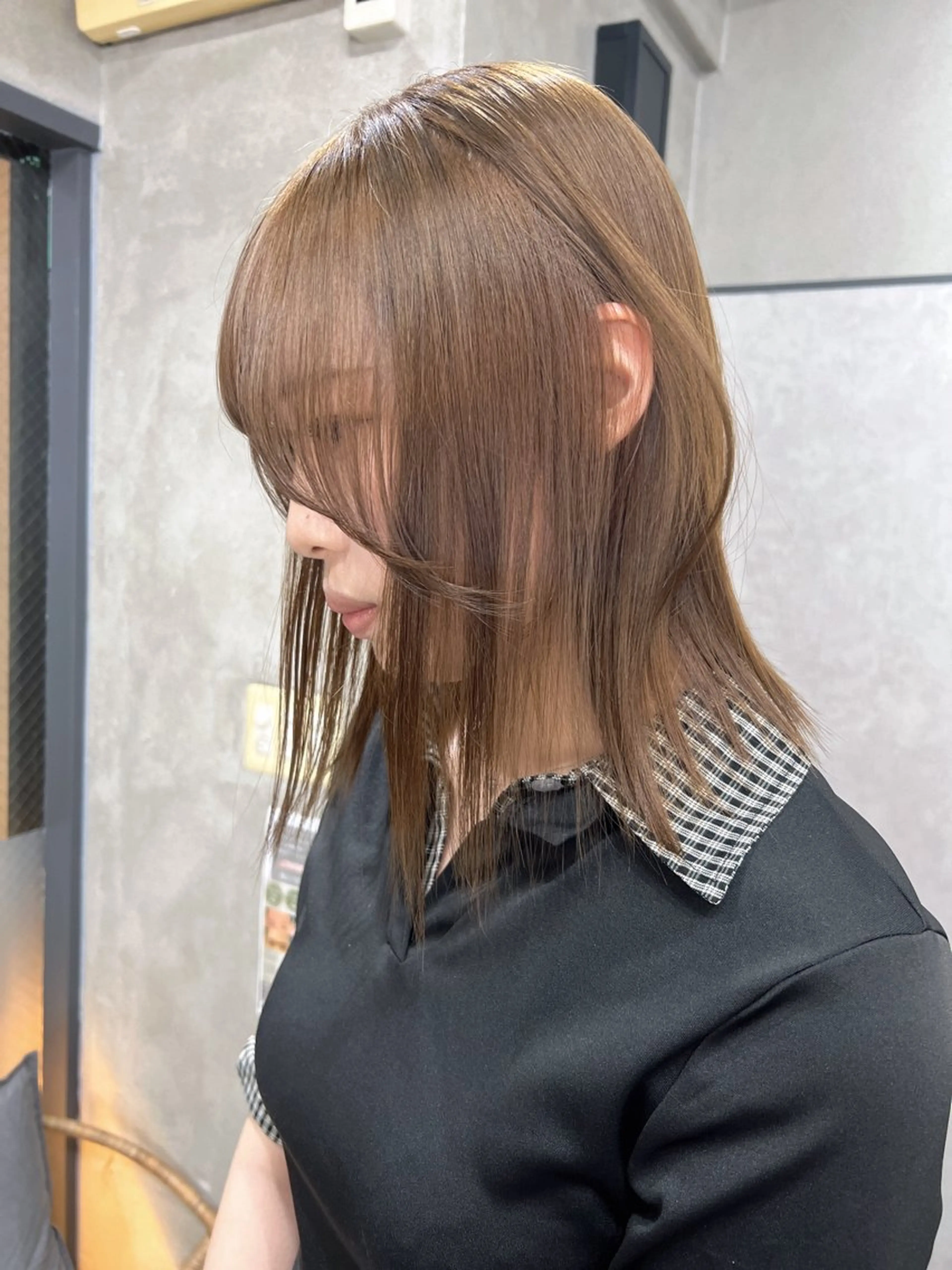 ミディアム カット ヘアカラー トリートメント maya レイヤーカットのヘアスタイル