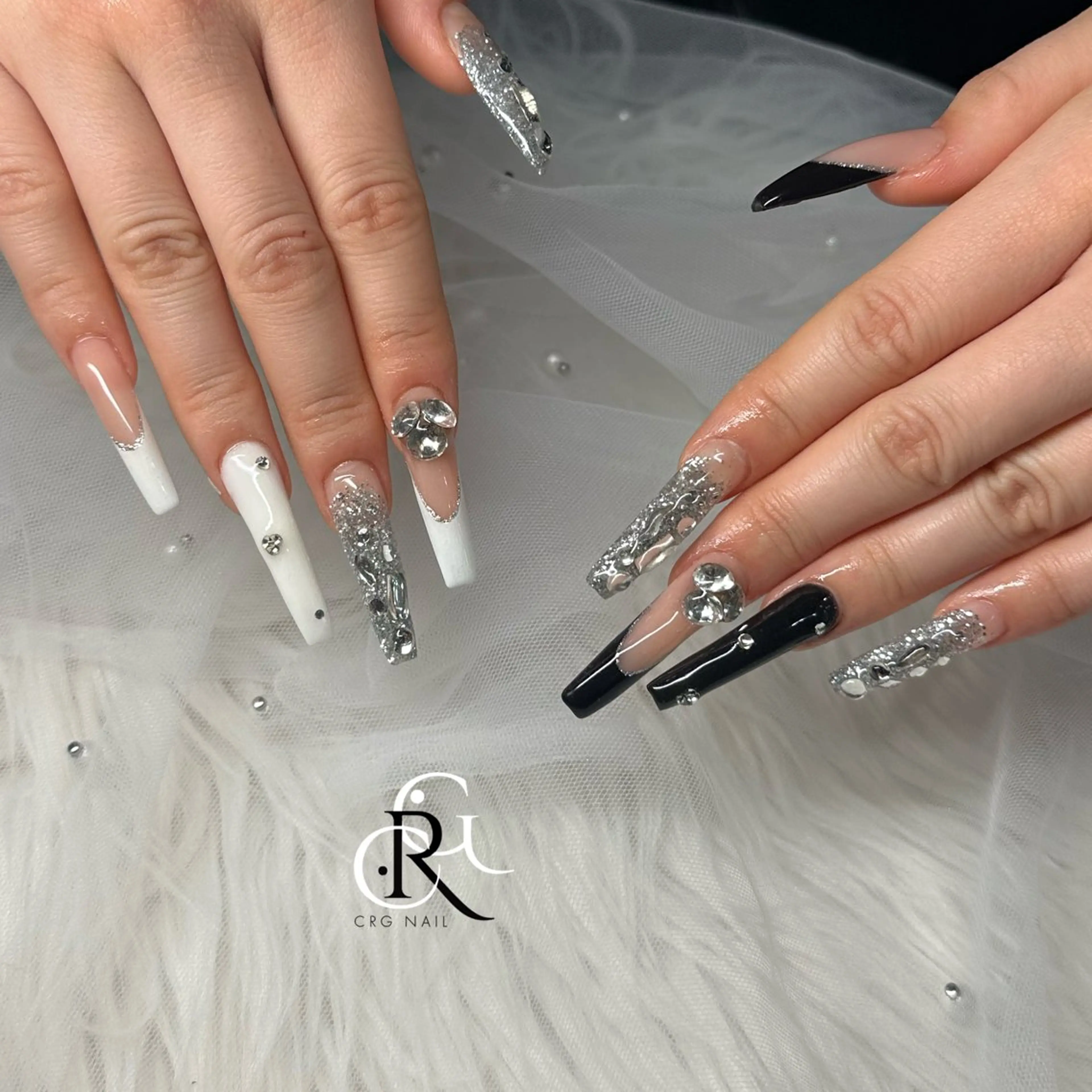 ネイル フレンチネイル キラキラネイル ハンドネイル 美フォルム✨ CRG　RURIのネイルデザイン