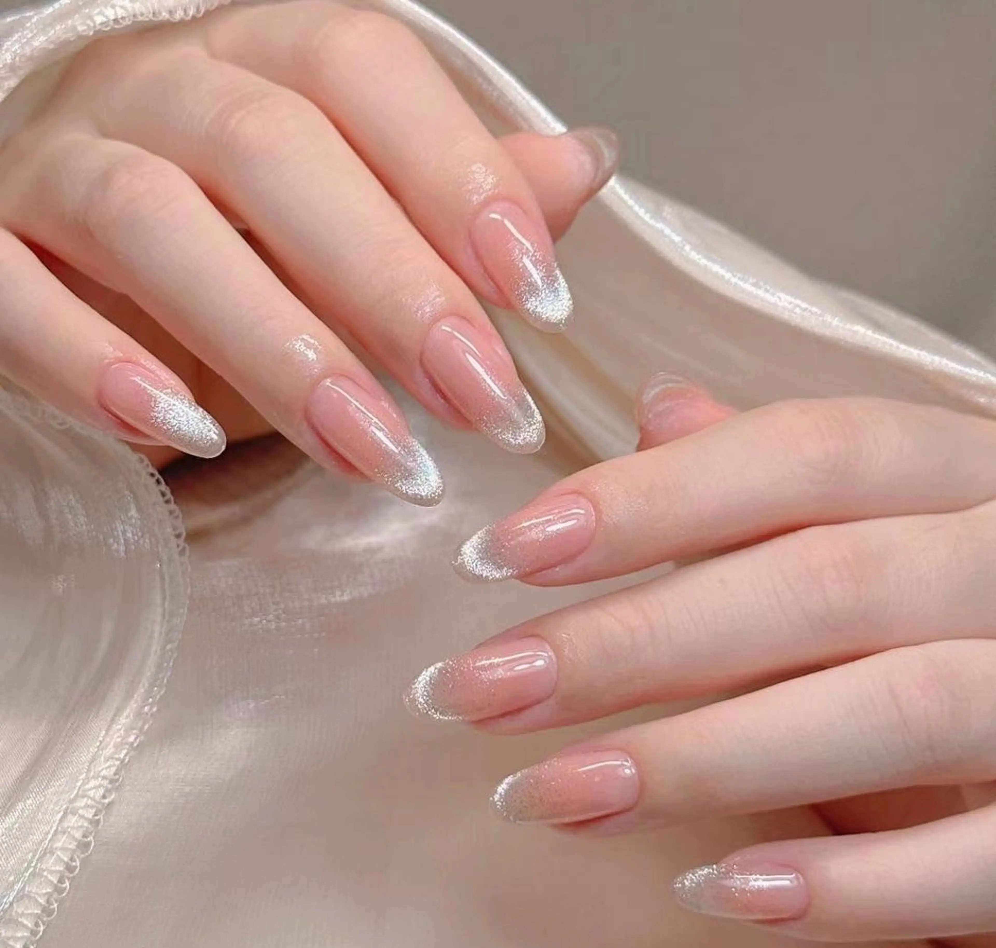 💕マグネットグラデーションフレンチ🧲(ケア込み) カラー1000種以上、パーツ500種以上から選べます。の写真