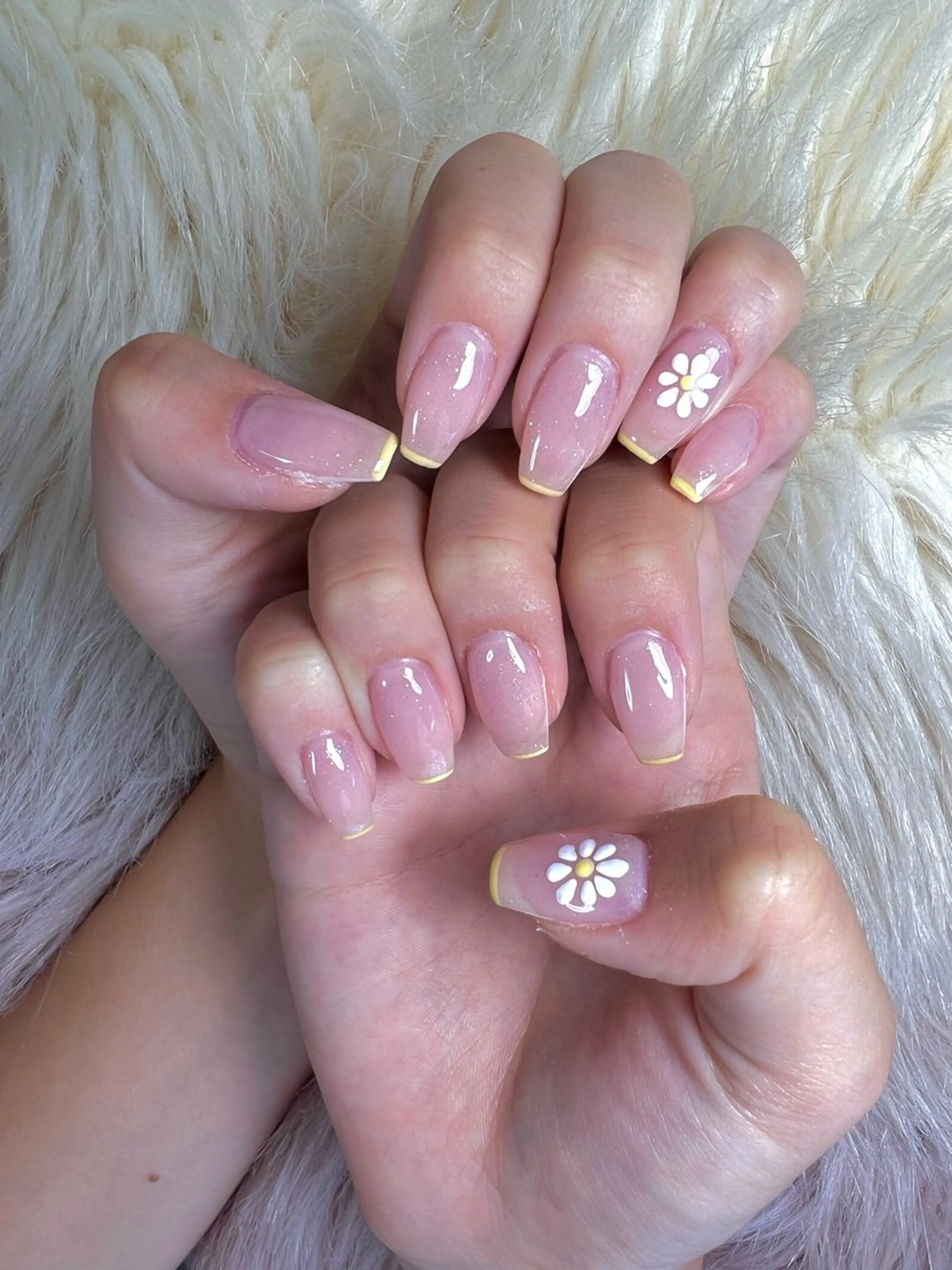 ネイル フレンチネイル ジェルネイル ガーリー ラメ(グリッター) 持ち込み flowers nailのネイルデザイン