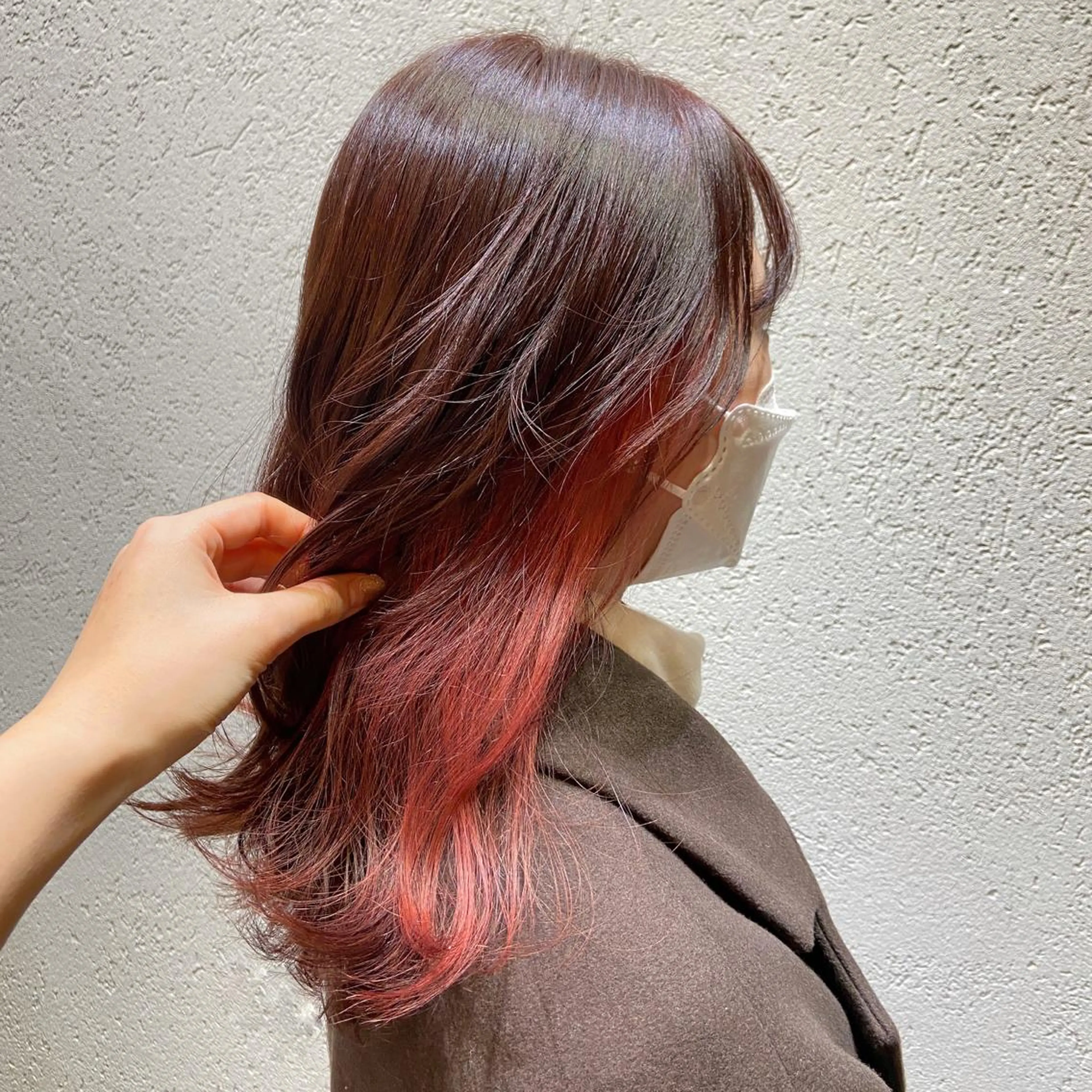 ロング カラー イヤリングカラー ピンクカラー ノイシキ サキのヘアスタイル
