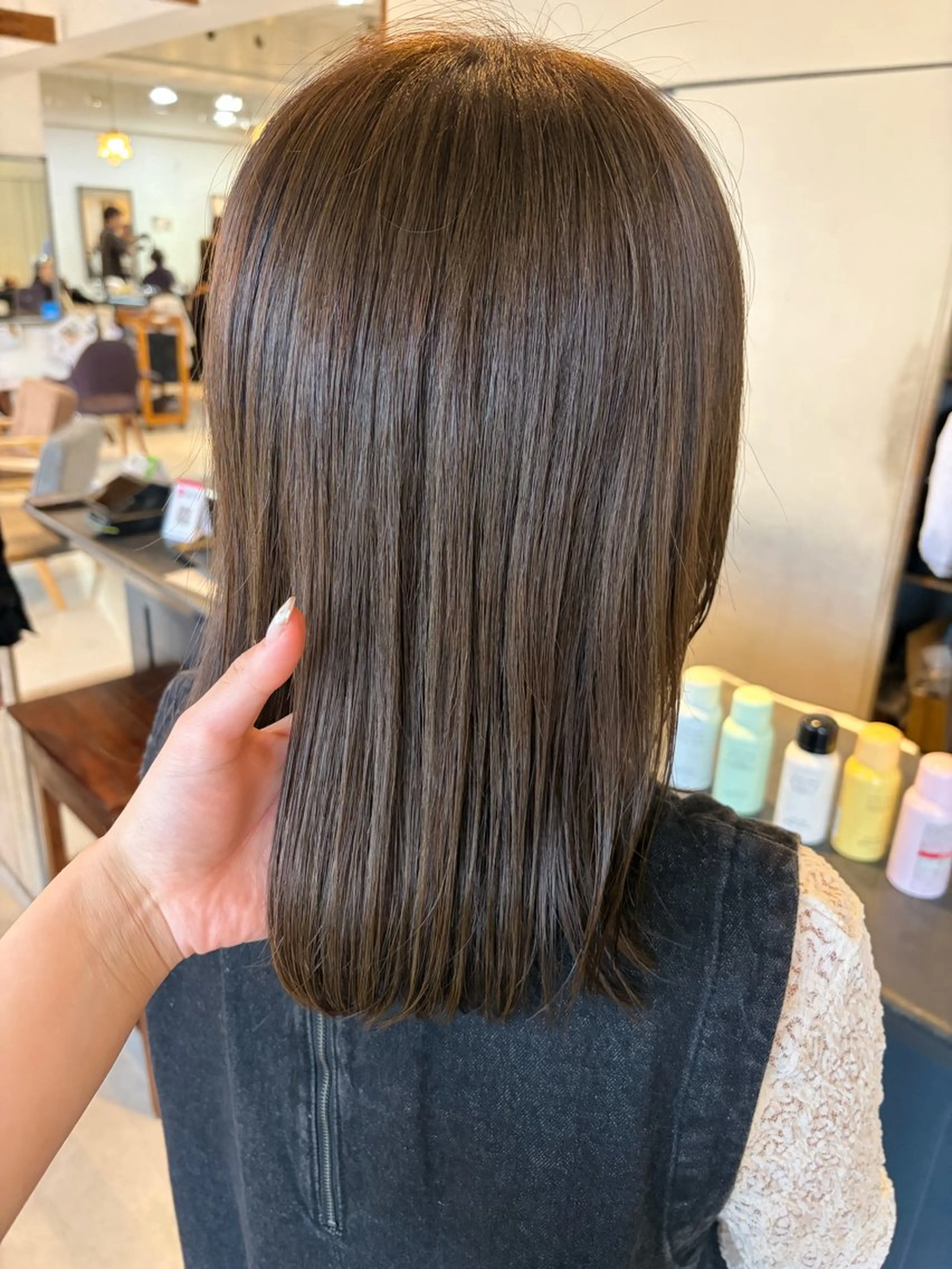 カラー ベージュカラー オリーブベージュ 門手 菜々子のヘアスタイル