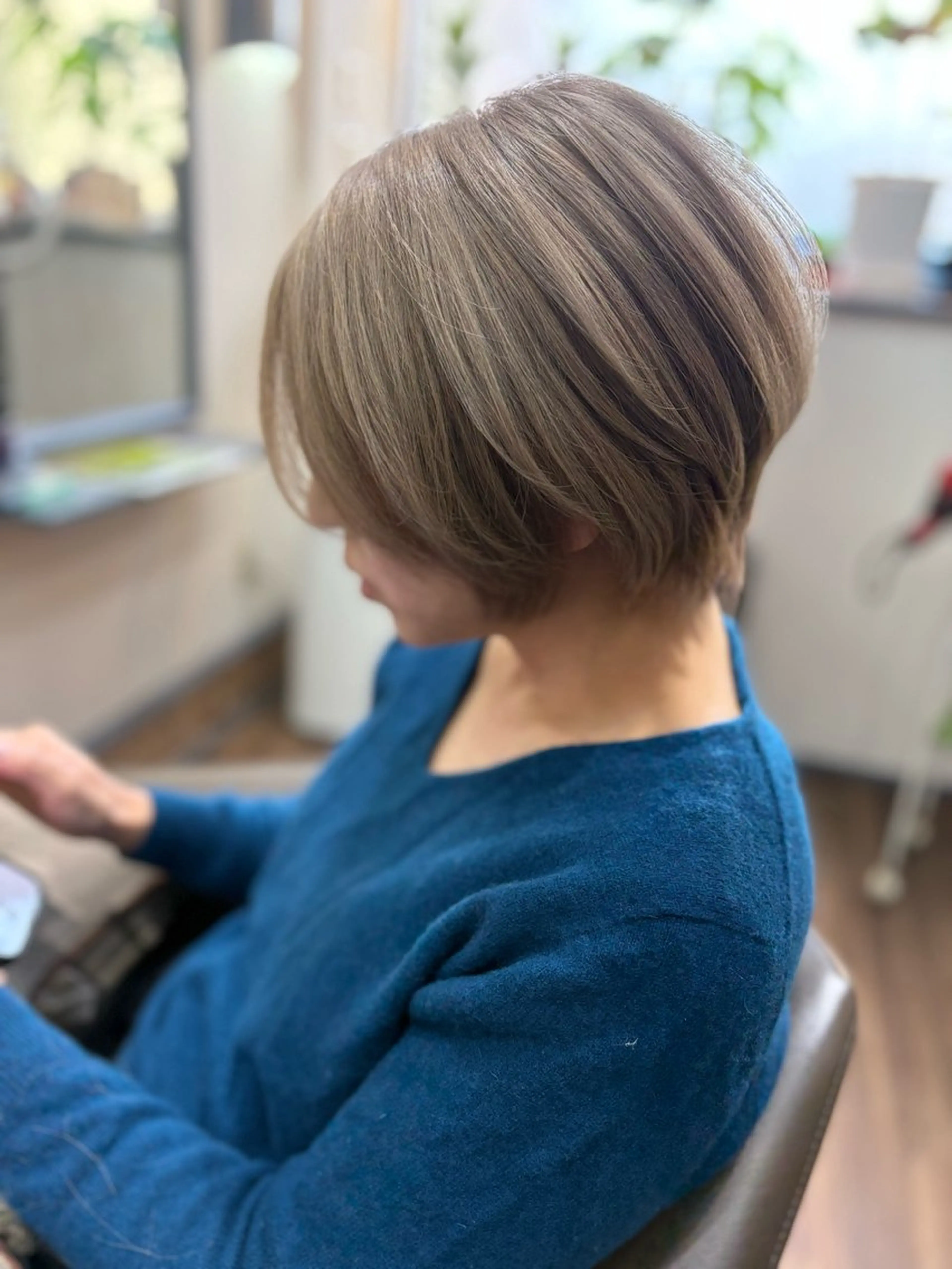 ショート カラー ヘアアレンジ ベージュカラー ダブルカラー ミルクティーベージュ ショートヘア ヘアカラー トリートメント BOB所属・三輪 太一のヘアスタイル