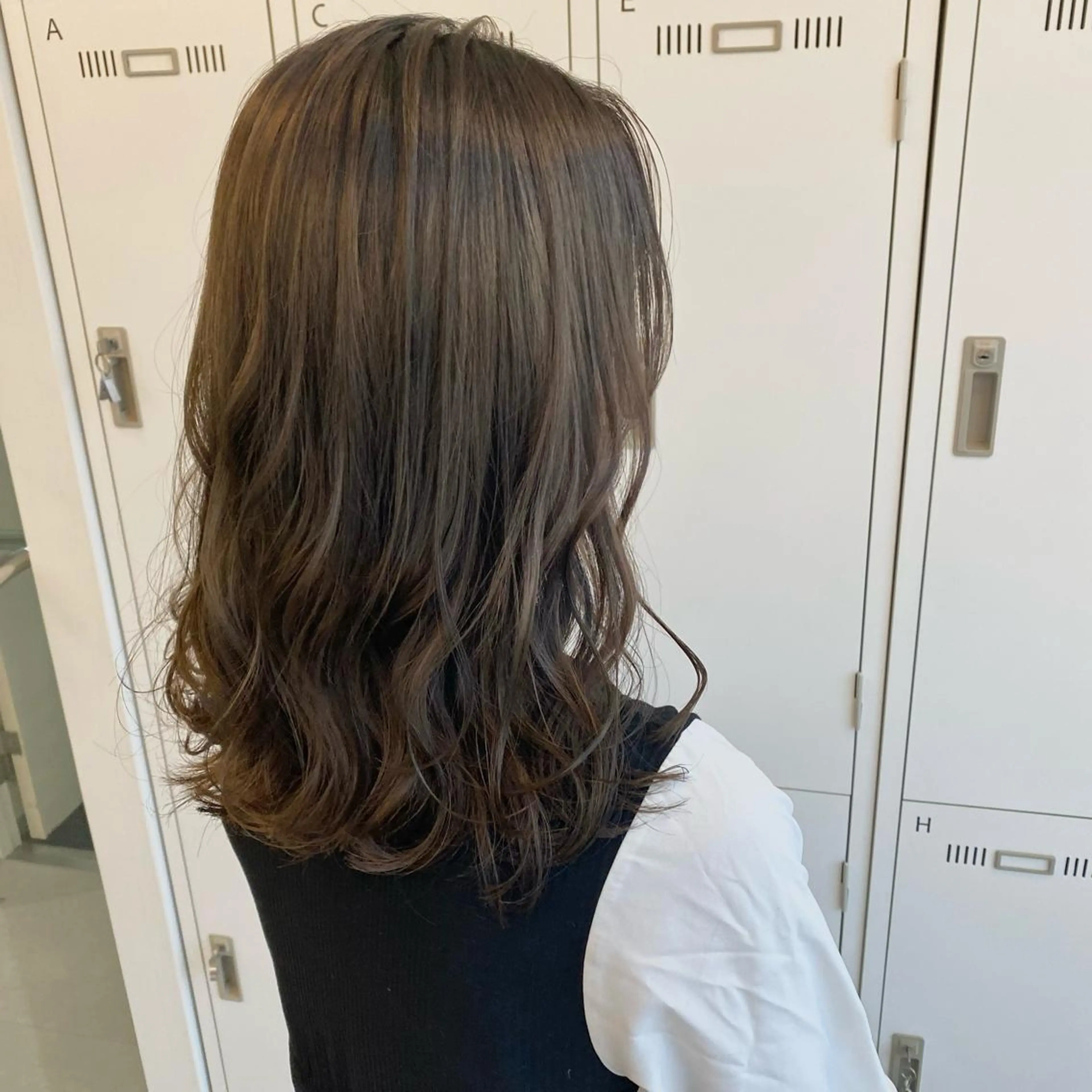 セミロング カラー カット ヘアカラー トリートメント YUNA ユウナのヘアスタイル
